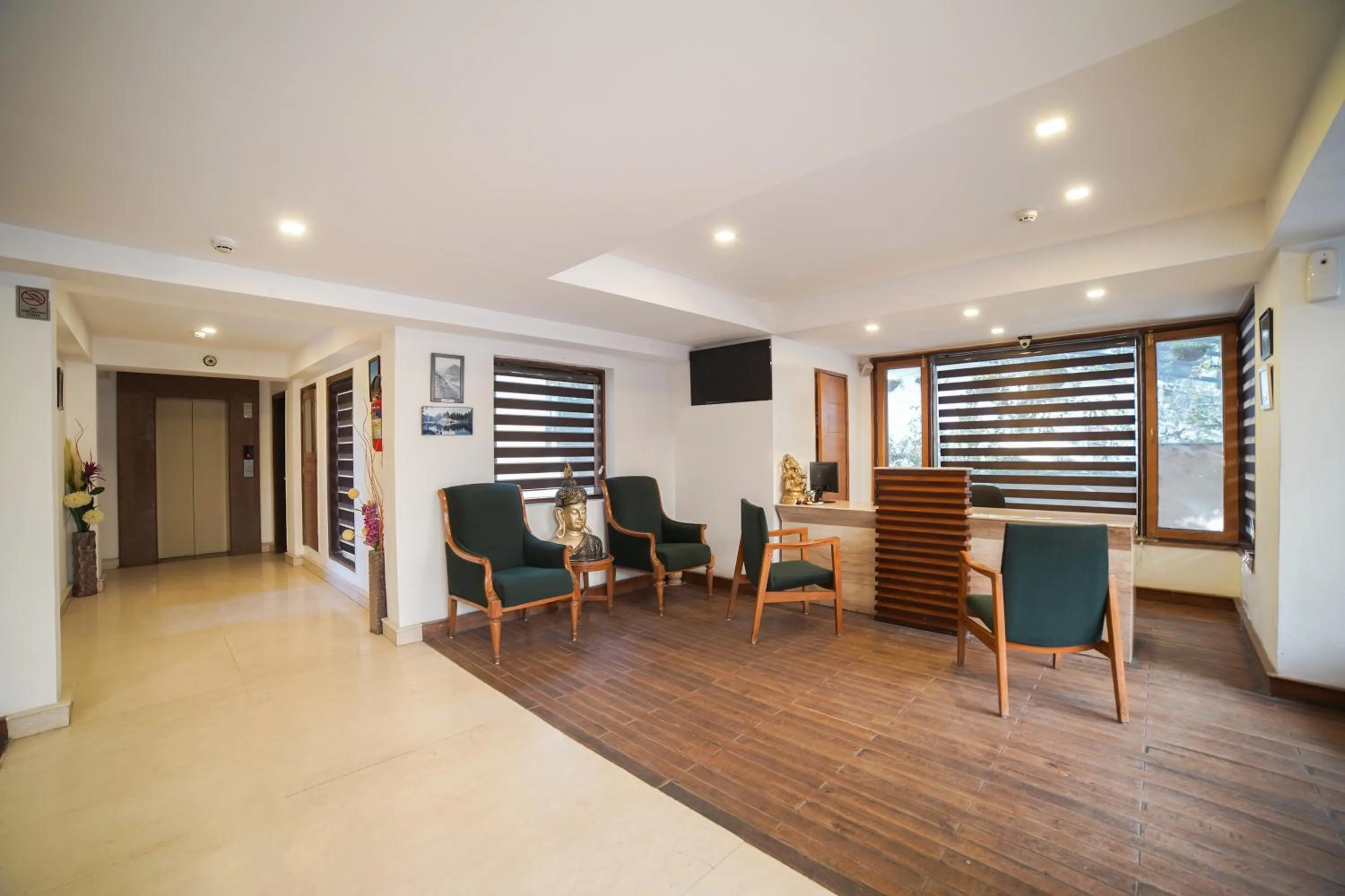 Lobby or reception in Country Inn Premier Pacific Mall Road Mussoorie