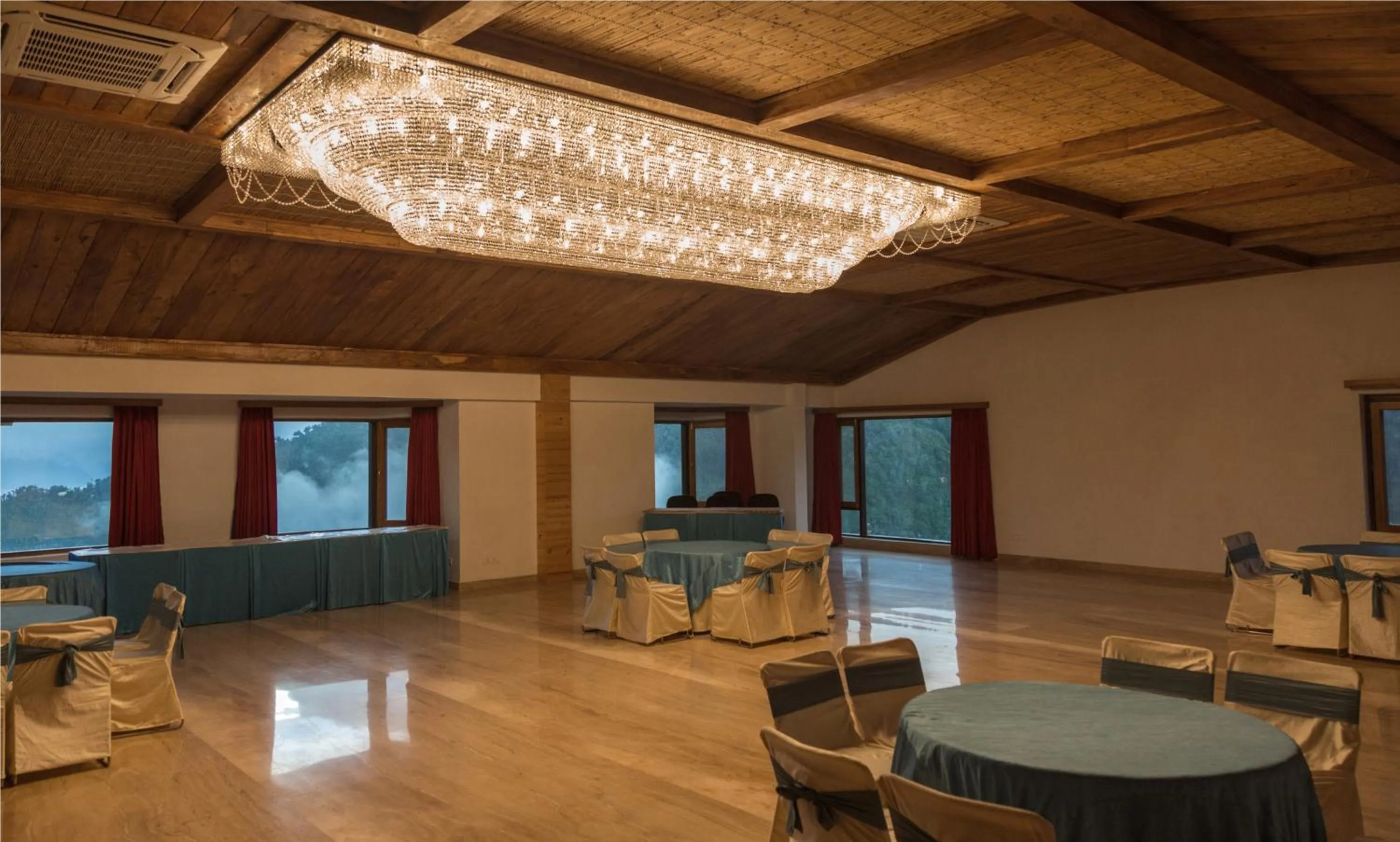 Banquet/Function facilities in Country Inn Premier Pacific Mall Road Mussoorie