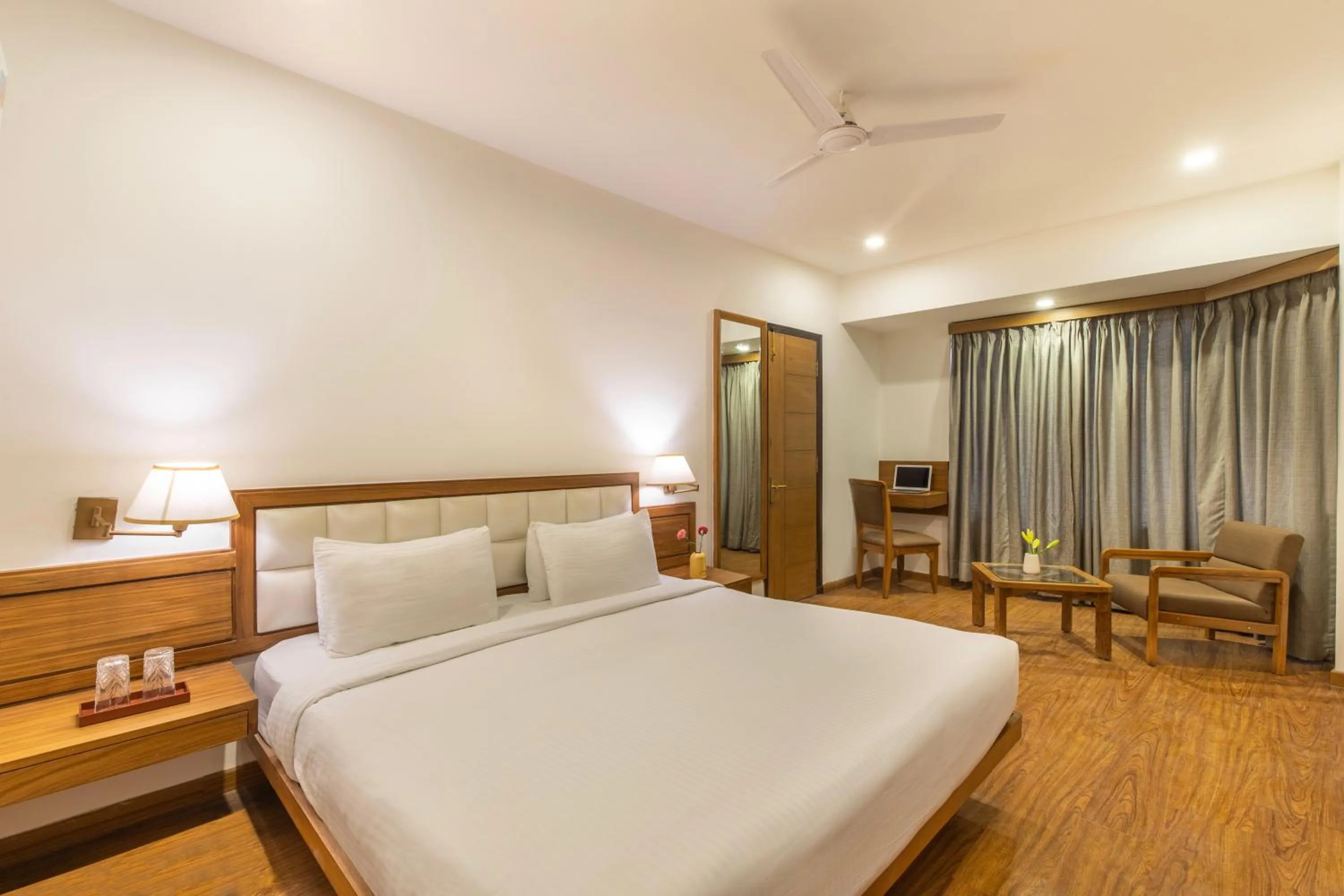 Bedroom, Bed in Country Inn Premier Pacific Mall Road Mussoorie
