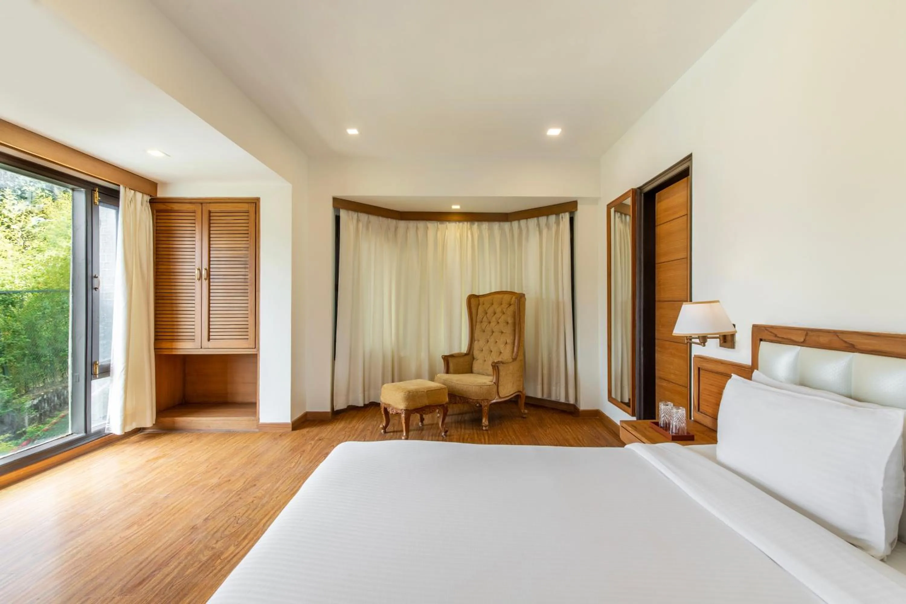 Bedroom, Bed in Country Inn Premier Pacific Mall Road Mussoorie