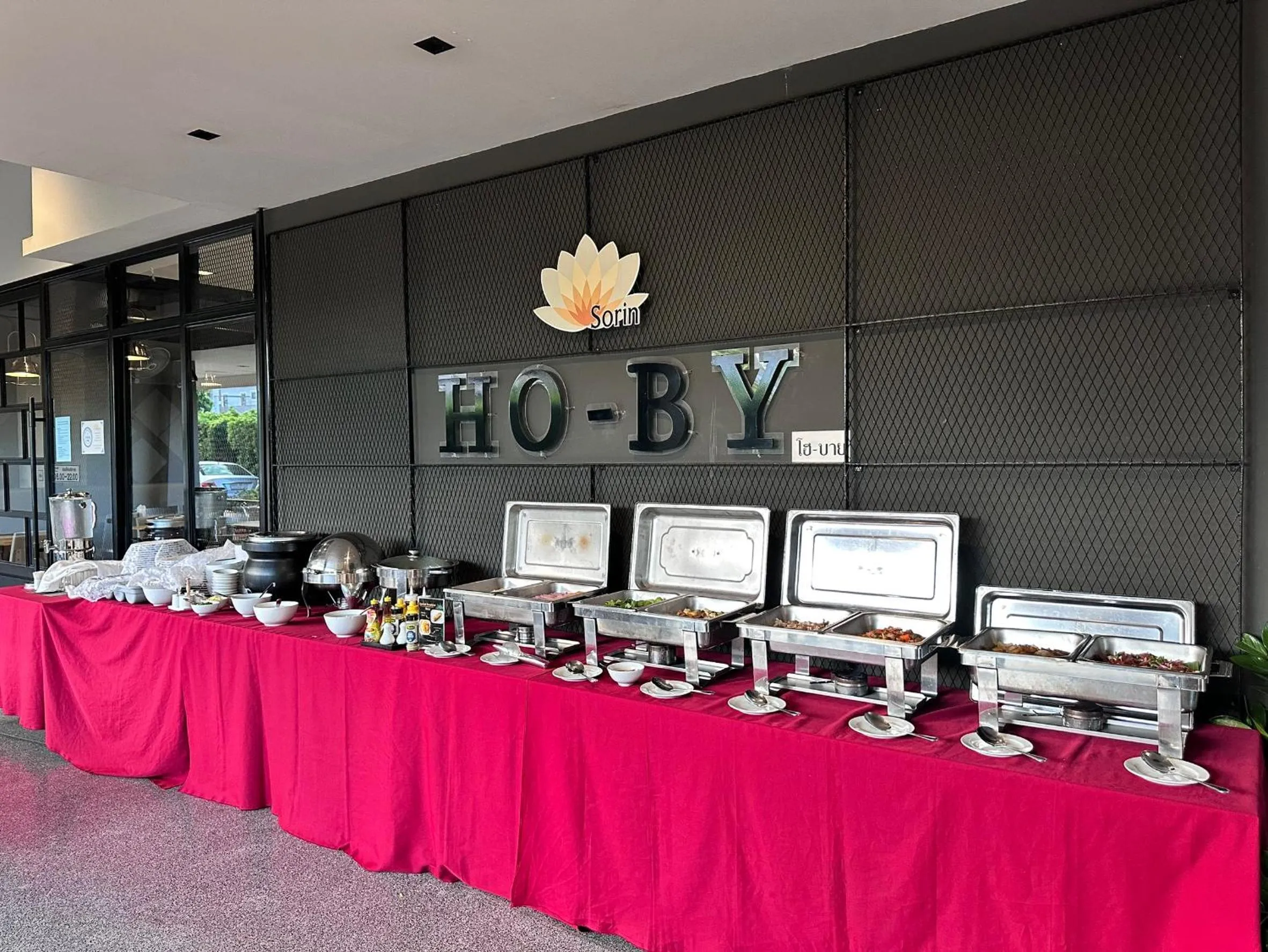 Restaurant/places to eat in Sorin hotel