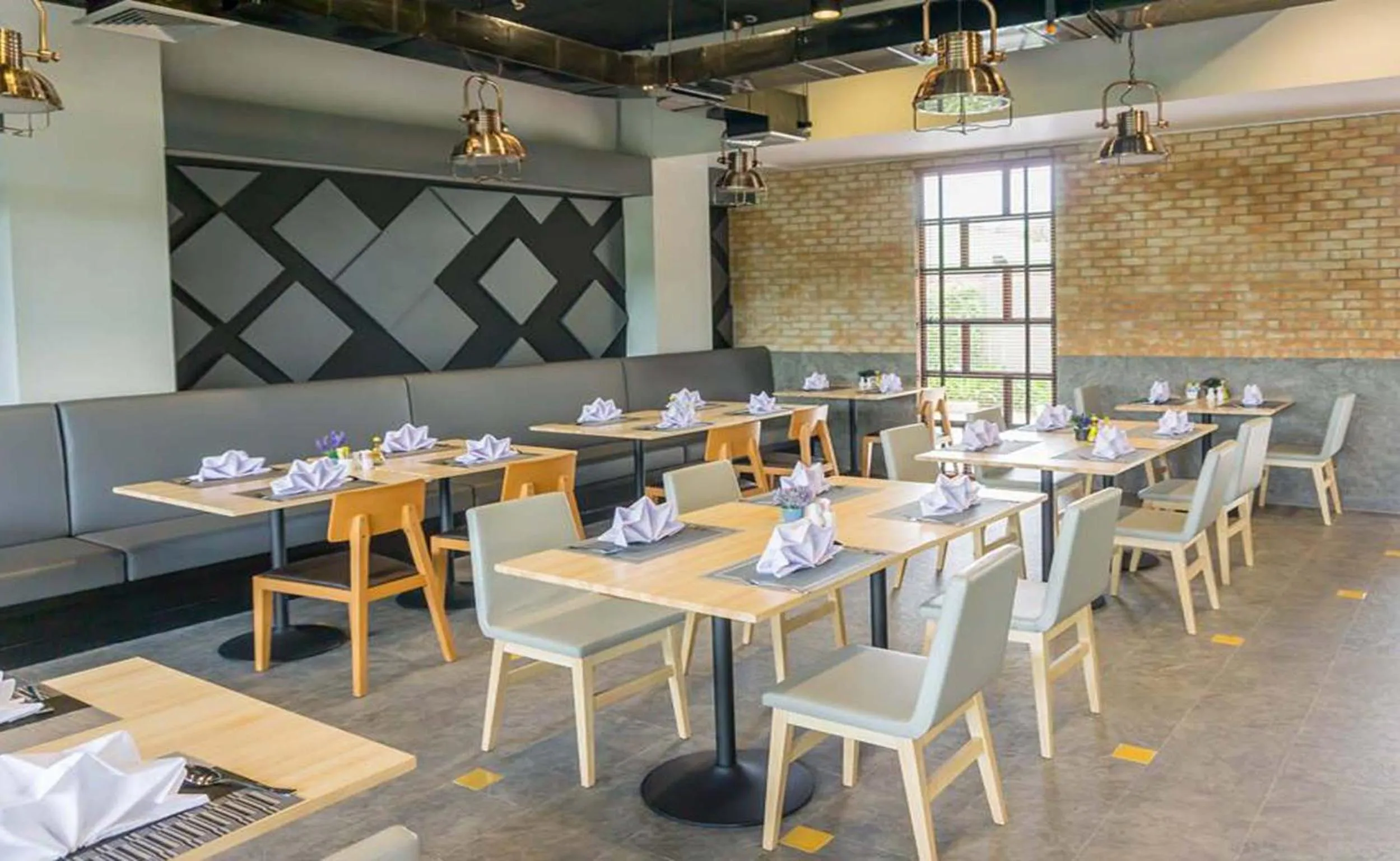 Restaurant/places to eat in Sorin hotel