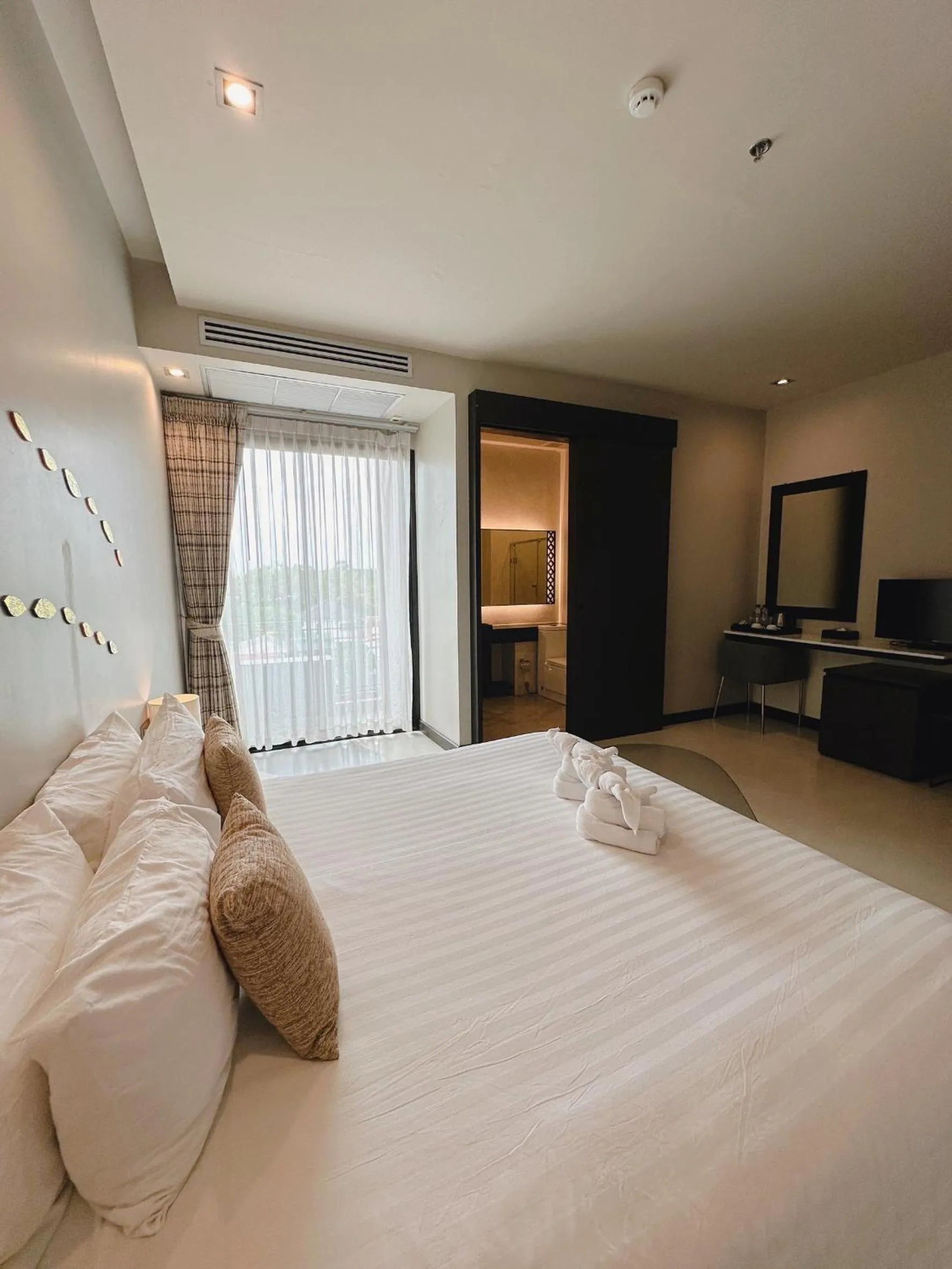 Photo of the whole room, Bed in Sorin hotel