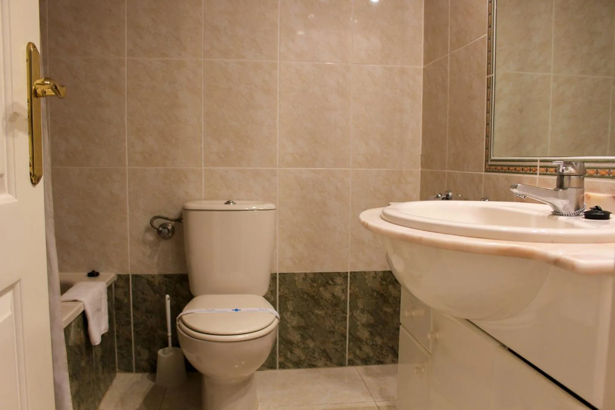 Toilet in Apartamentos Zafiro Unitursa