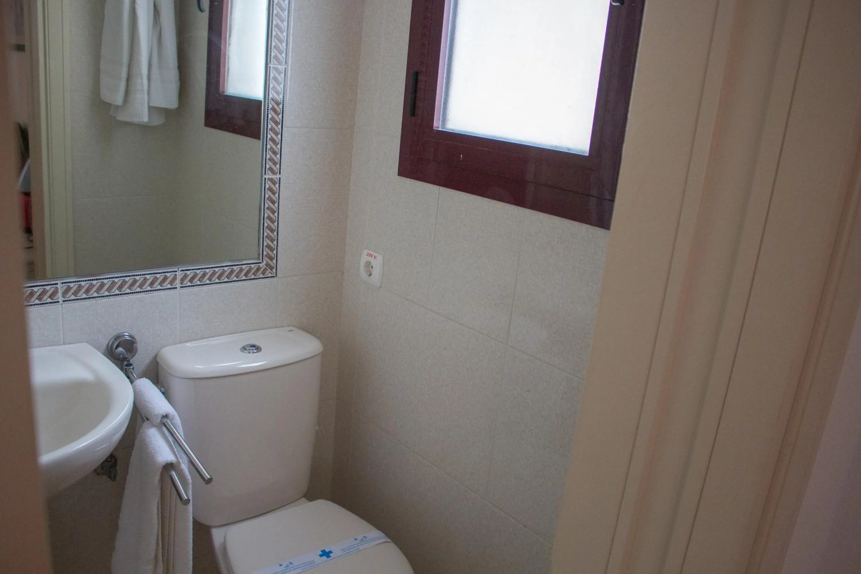Bathroom in Apartamentos Coral Beach Unitursa