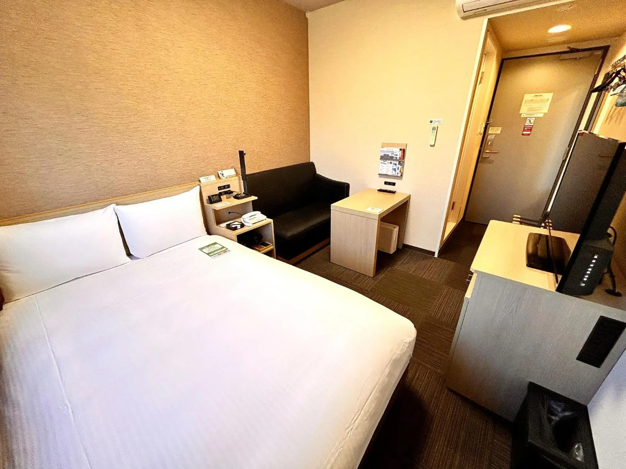 Small Double Room - single occupancy - Non-Smoking in Hotel Route-Inn Anan Small Double Room - single occupancy - Non-Smoking in Hotel Route-Inn Anan
