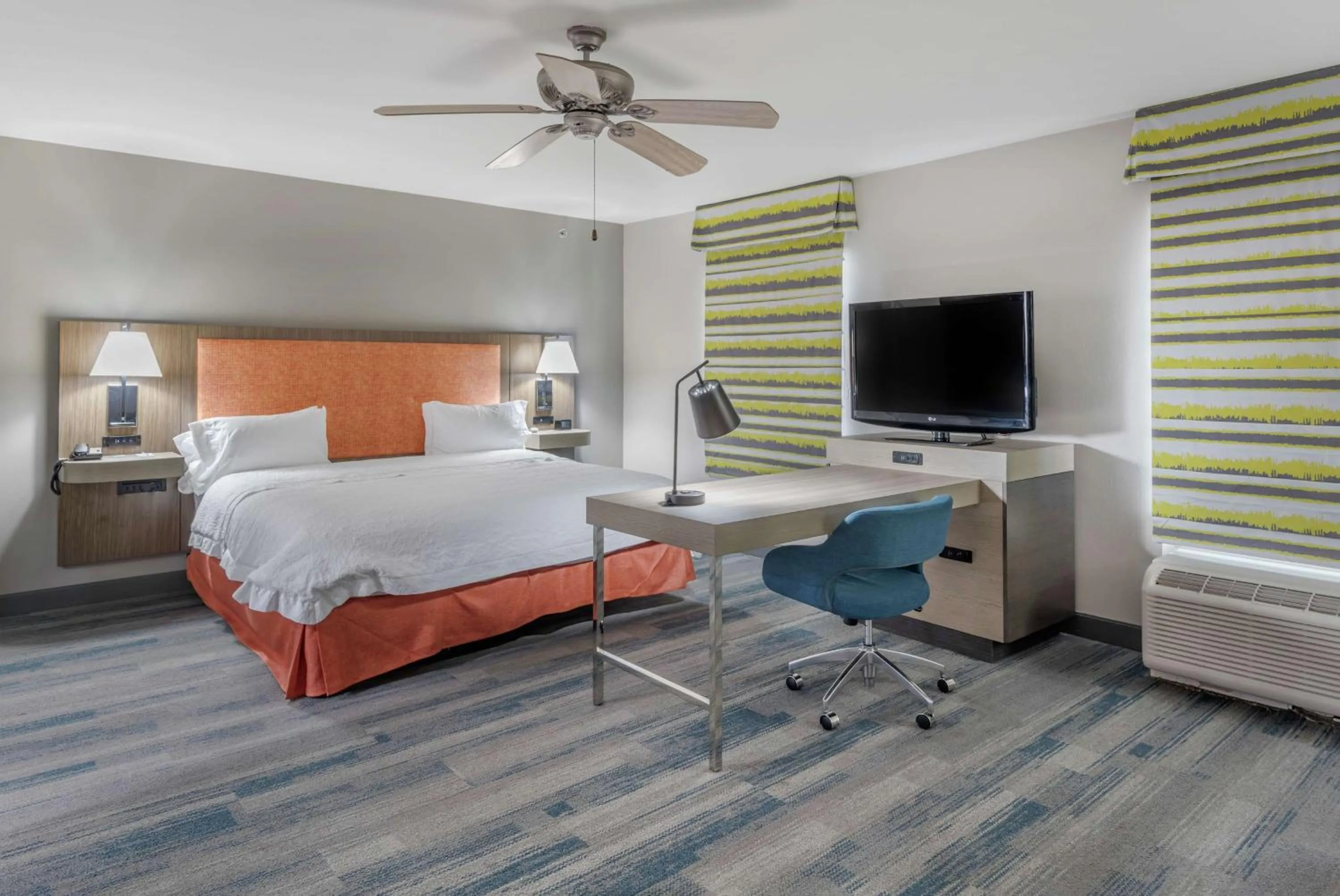 Bedroom, Bed in Hampton Inn Brownwood