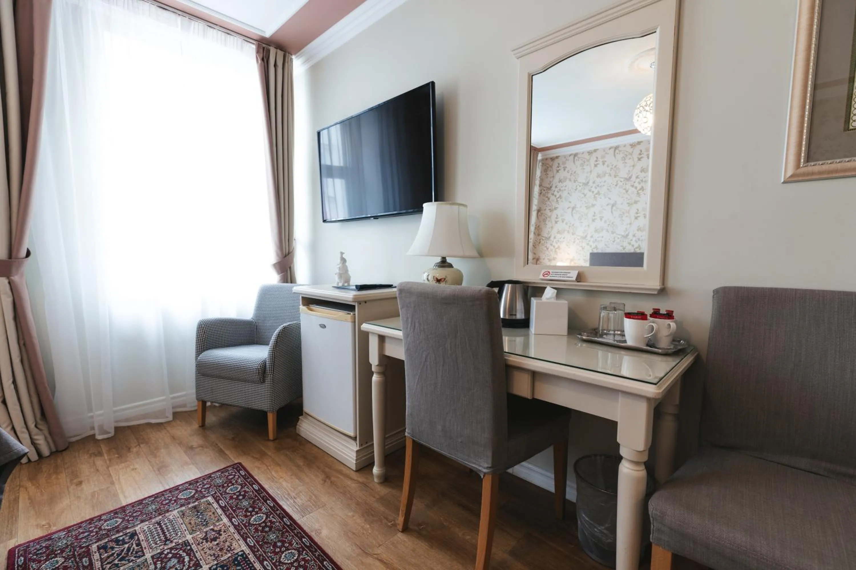 Photo of the whole room in Forums Boutique Hotel