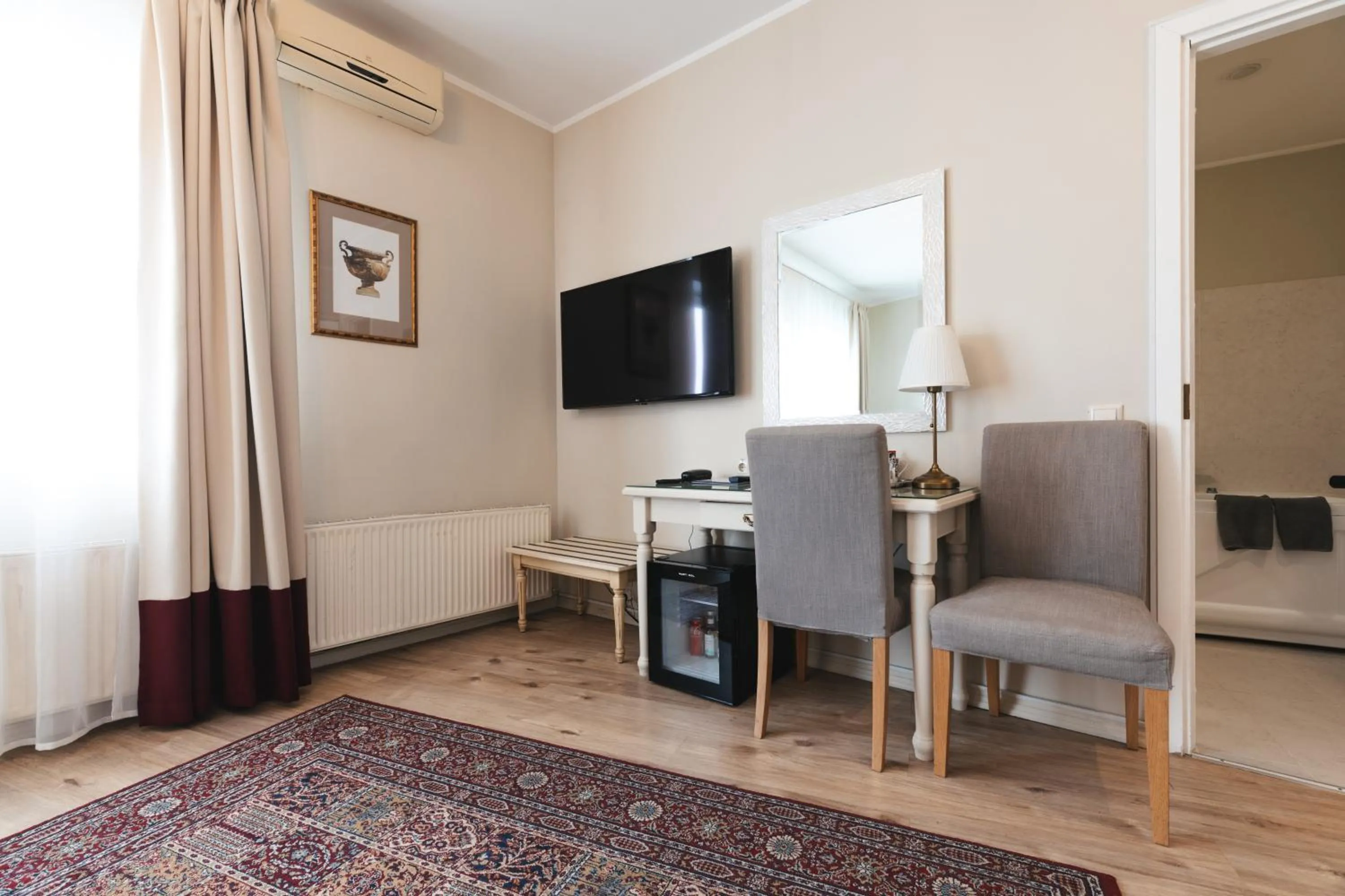 Photo of the whole room in Forums Boutique Hotel