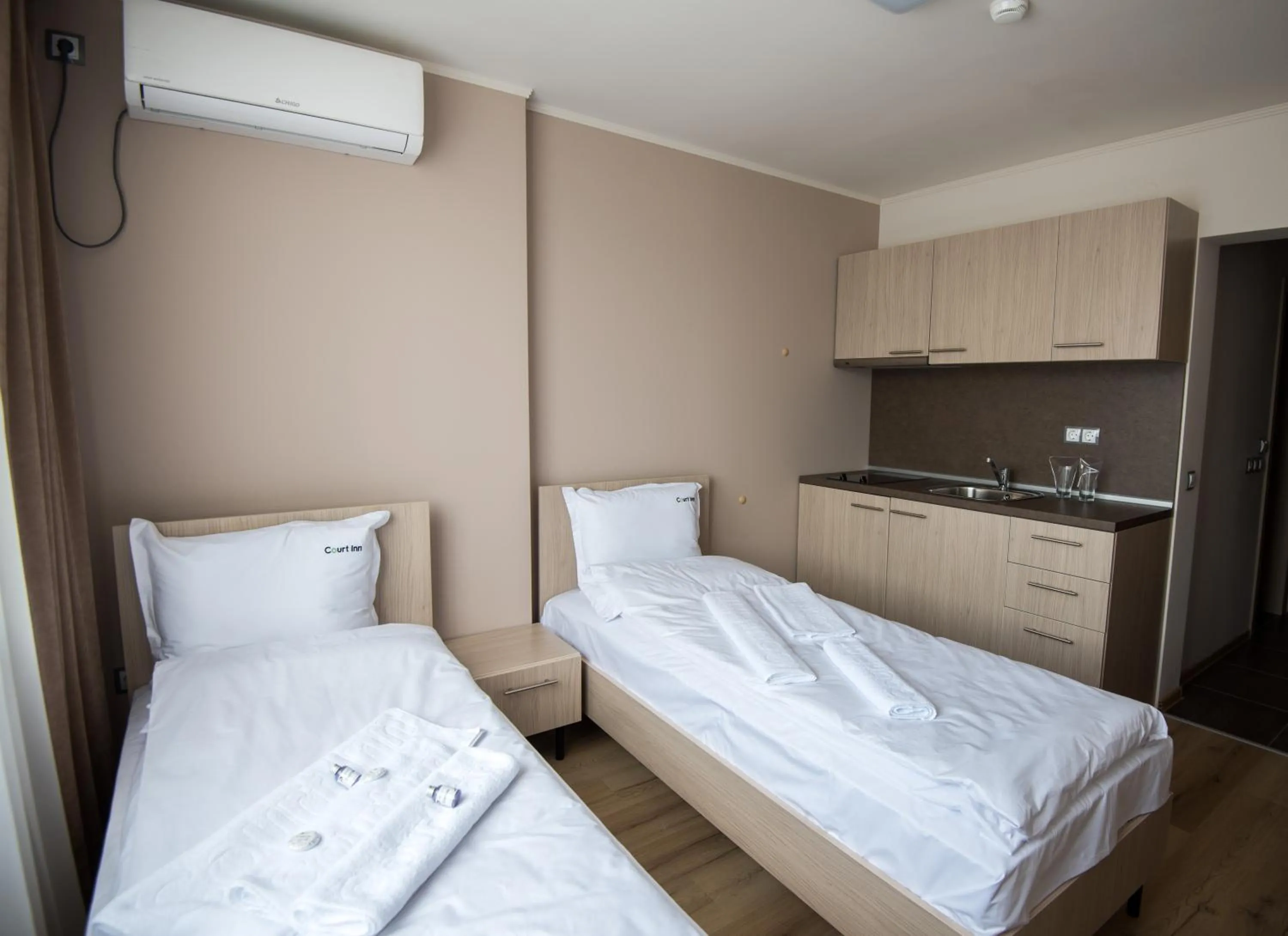 Kitchen or kitchenette, Bed in Court Inn