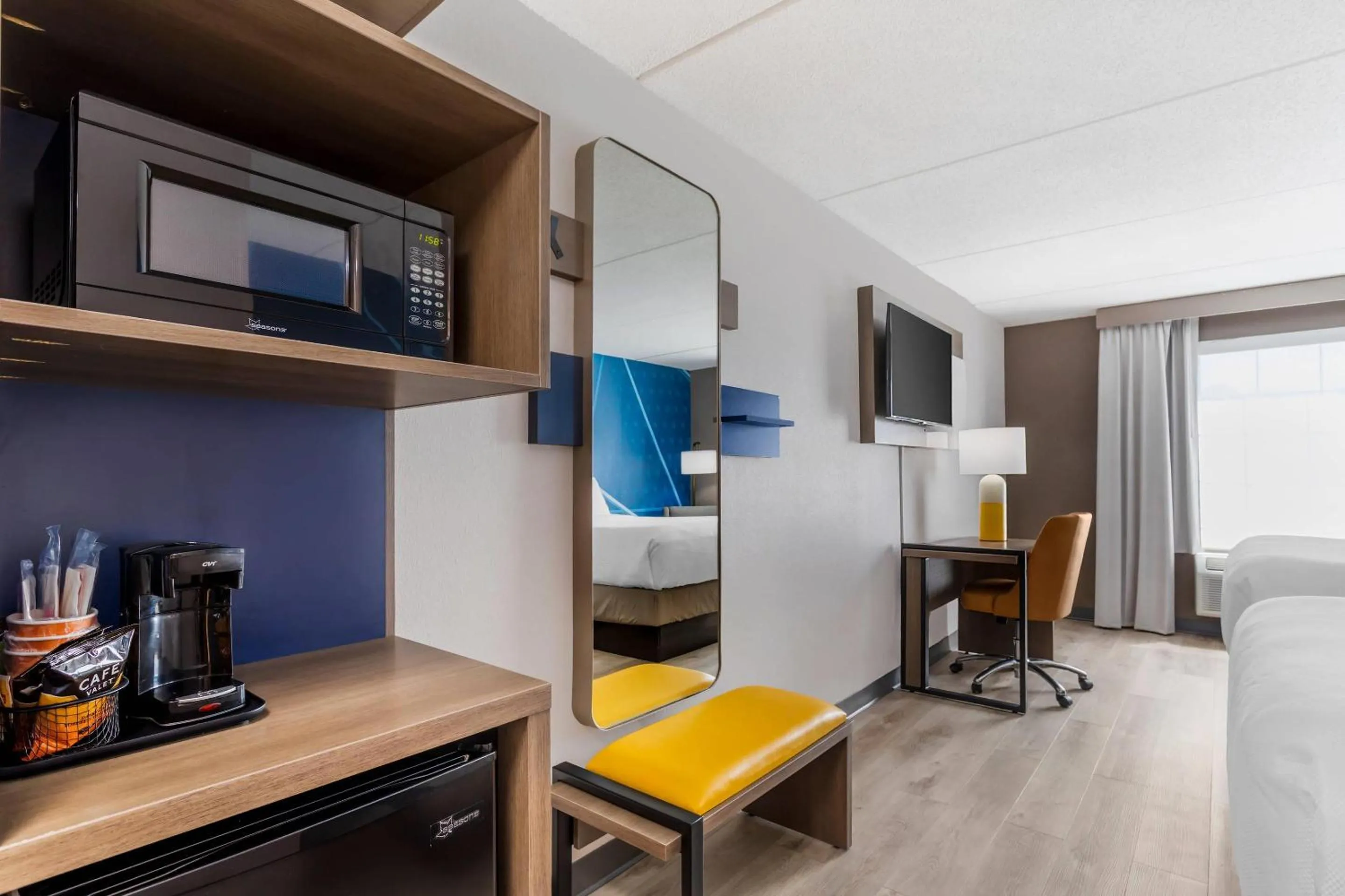 Bedroom in Comfort Inn Oak Ridge - Knoxville