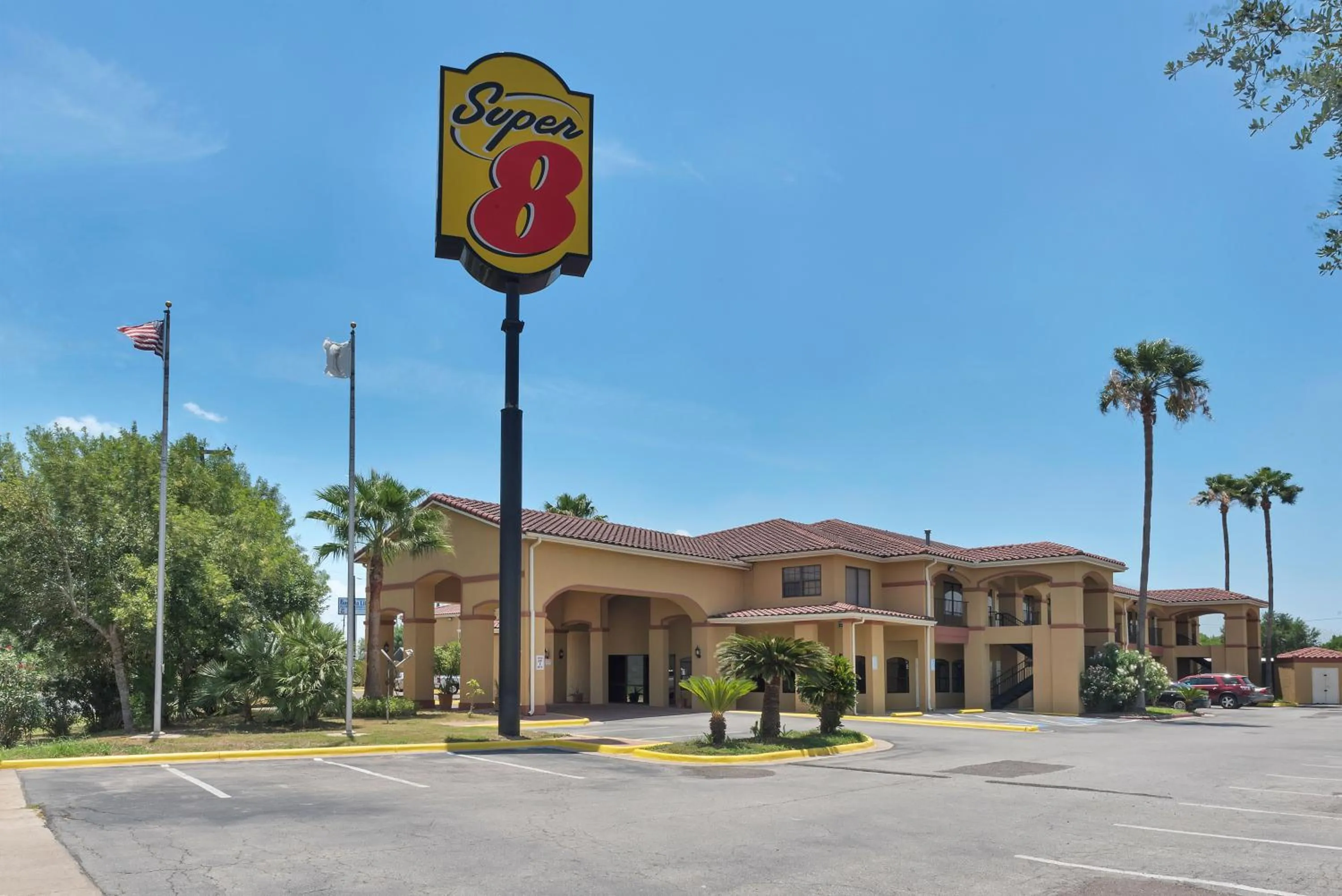 Facade/entrance in Super 8 by Wyndham Weslaco