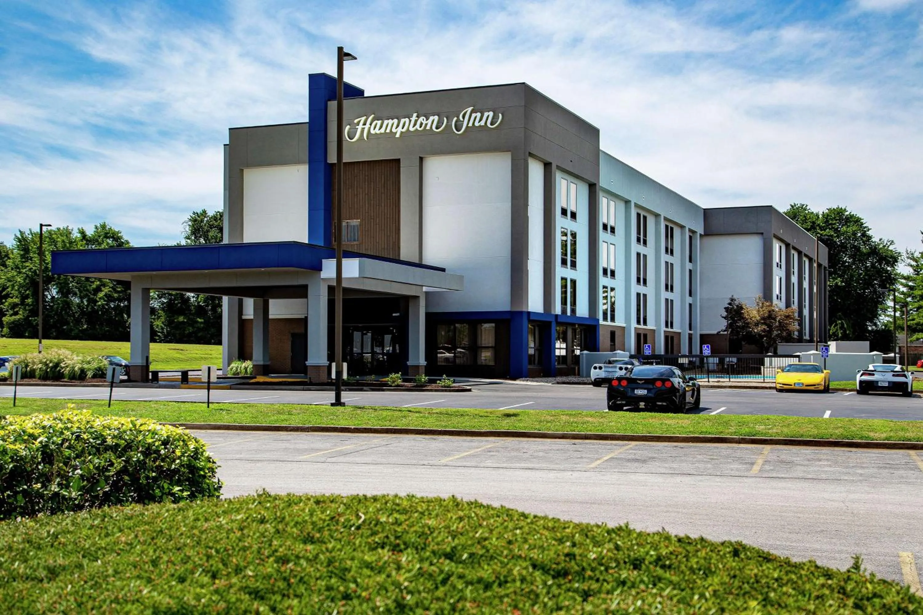 Property building in Hampton Inn Bowling Green KY