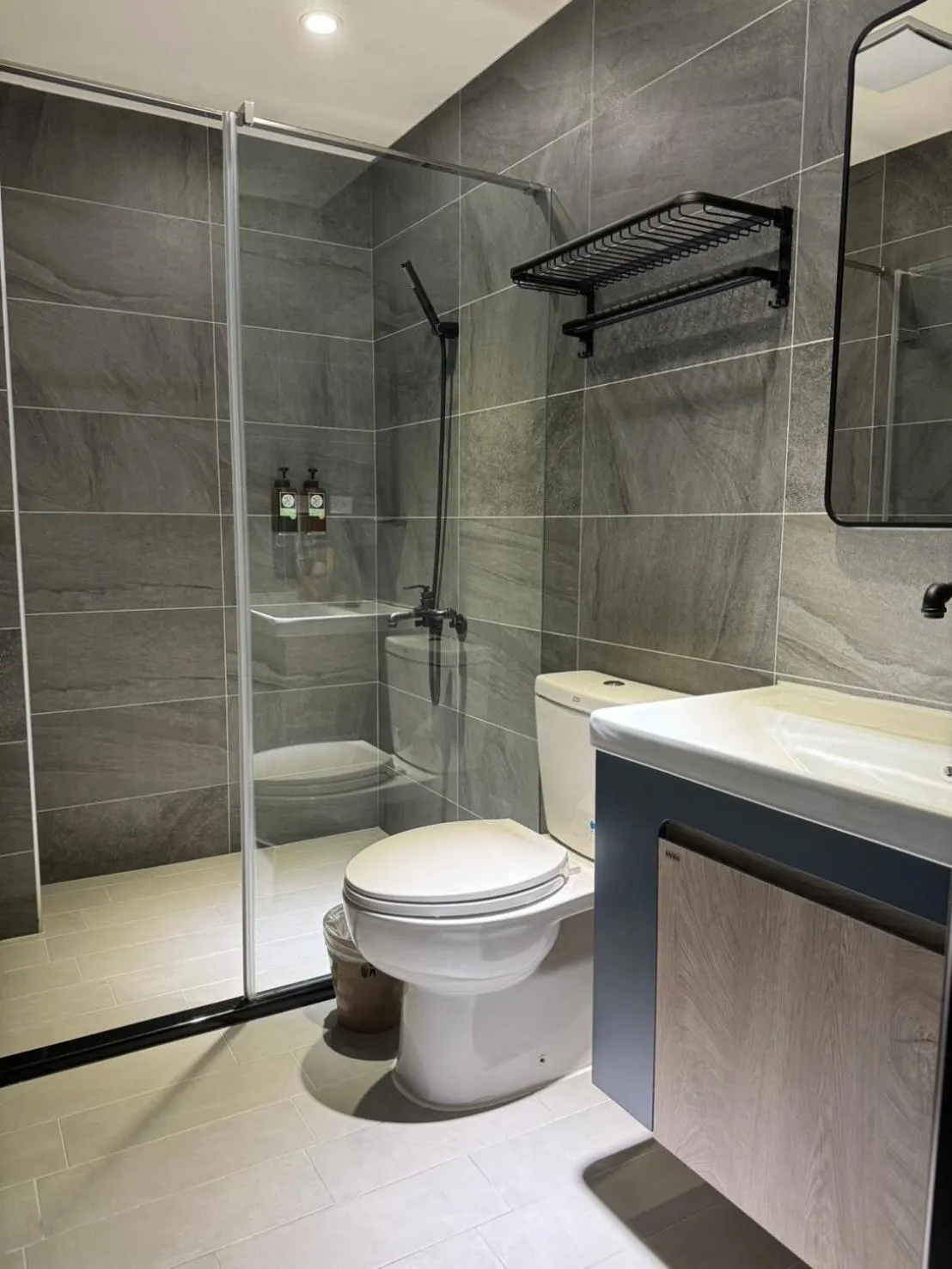 Shower in Long Lang Homestay