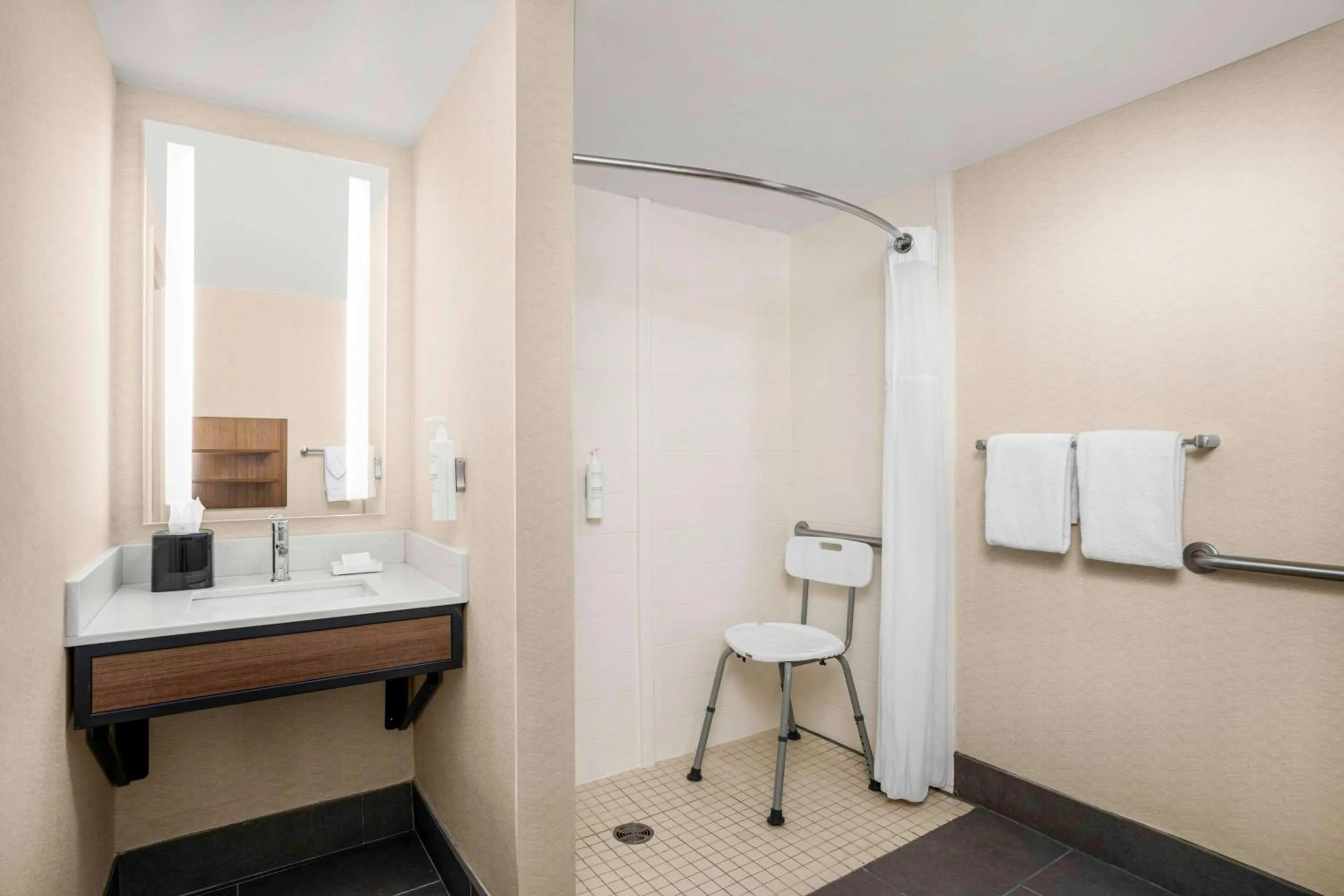 Bathroom in Hilton Garden Inn Kent Island Marina