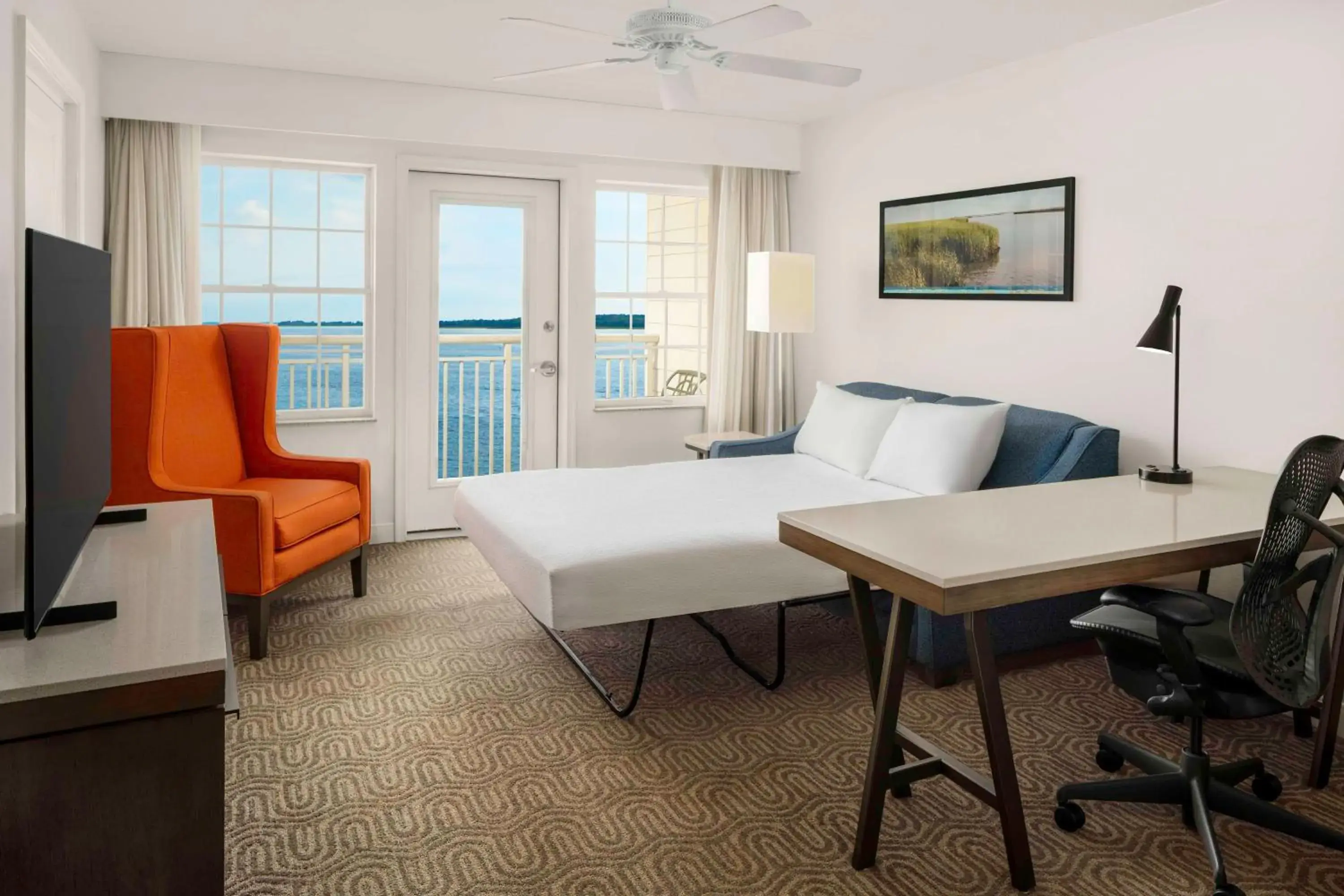Junior Queen Suite with Sofa Bed and Balcony - Bayfront in Hilton Garden Inn Kent Island Marina Junior Queen Suite with Sofa Bed and Balcony - Bayfront in Hilton Garden Inn Kent Island Marina