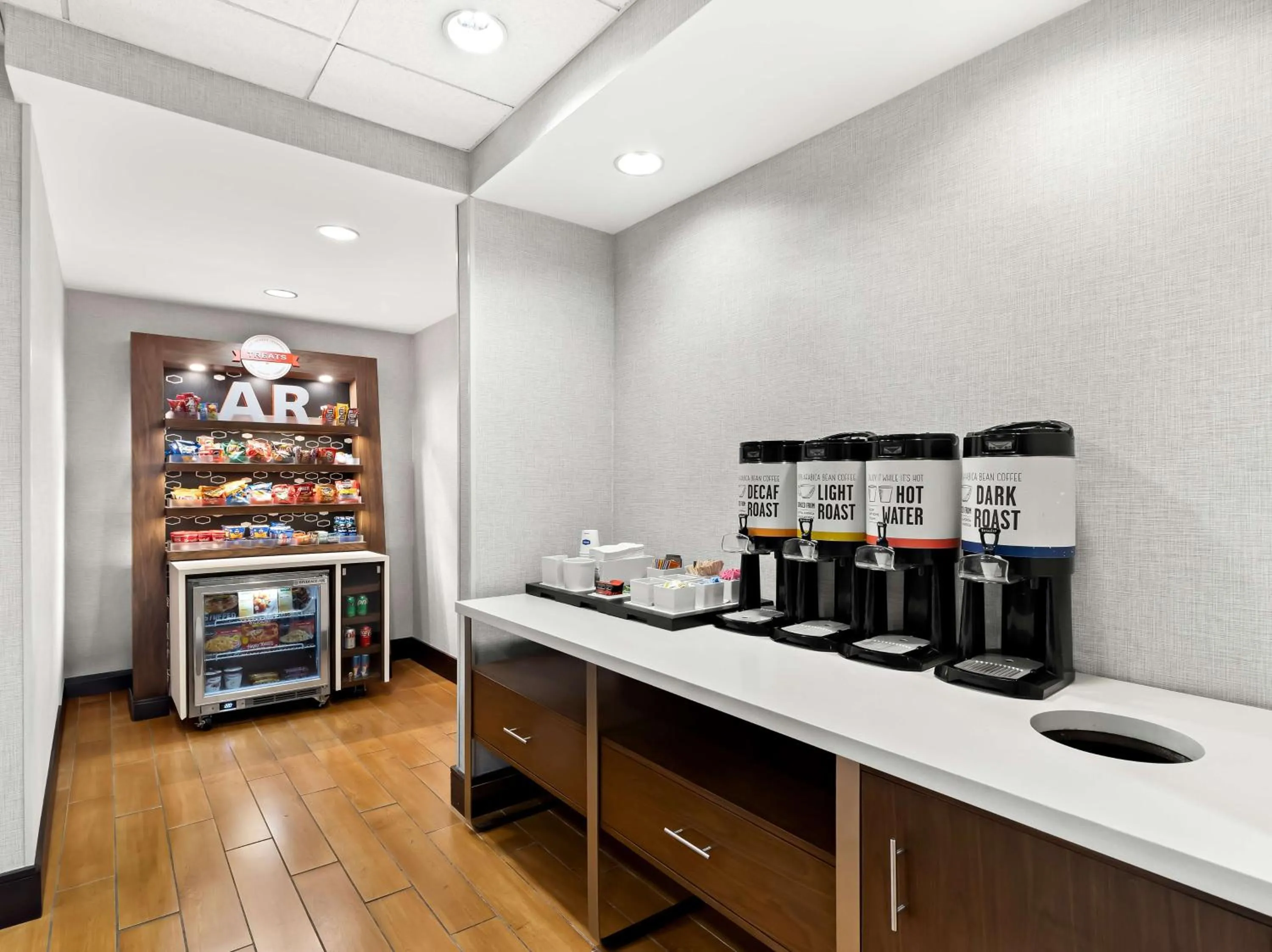Dining area in Hampton Inn Blytheville