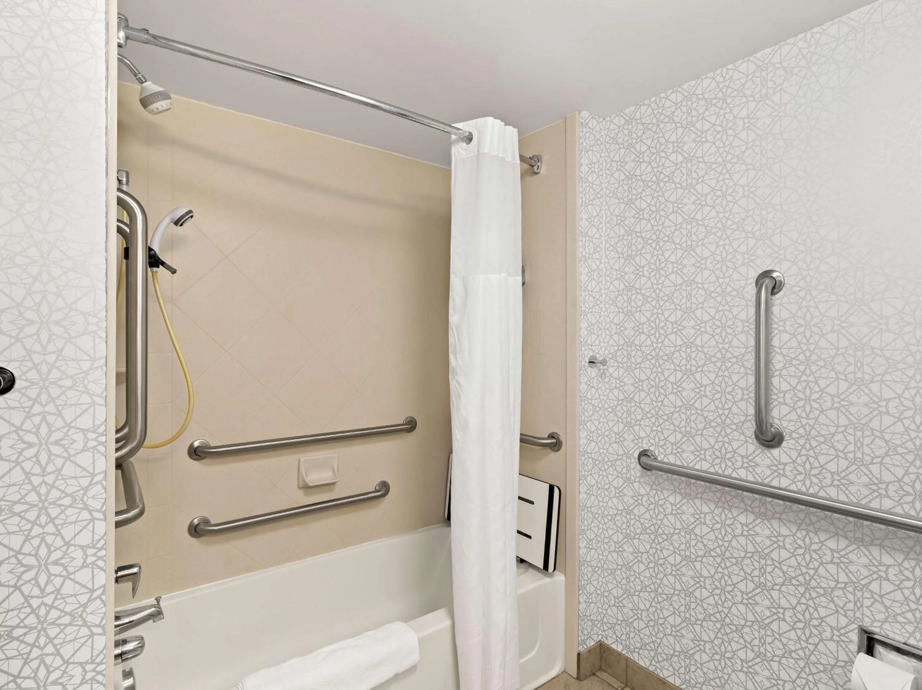 Bathroom in Hampton Inn Blytheville