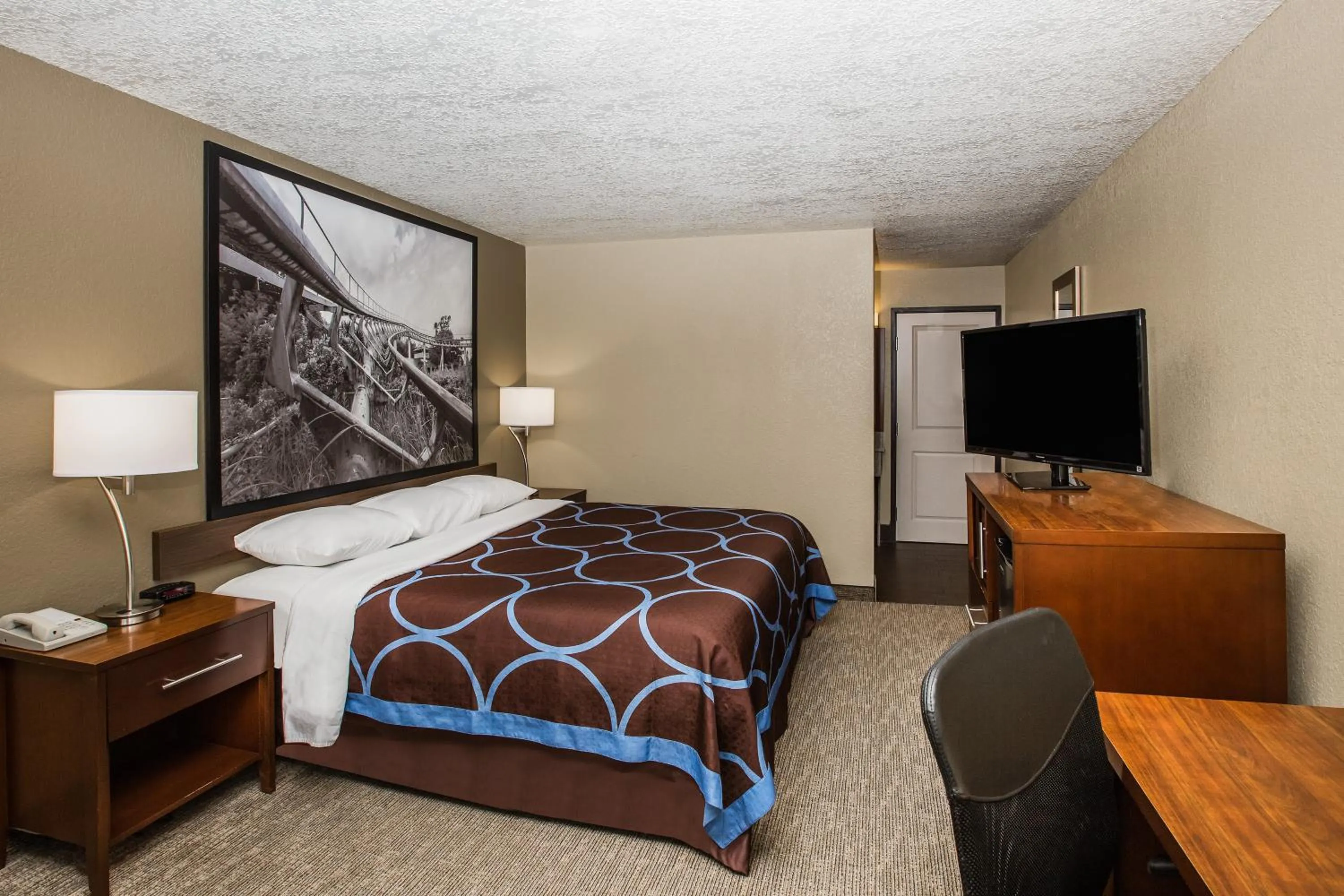 Photo of the whole room, Bed in Super 8 by Wyndham Altoona