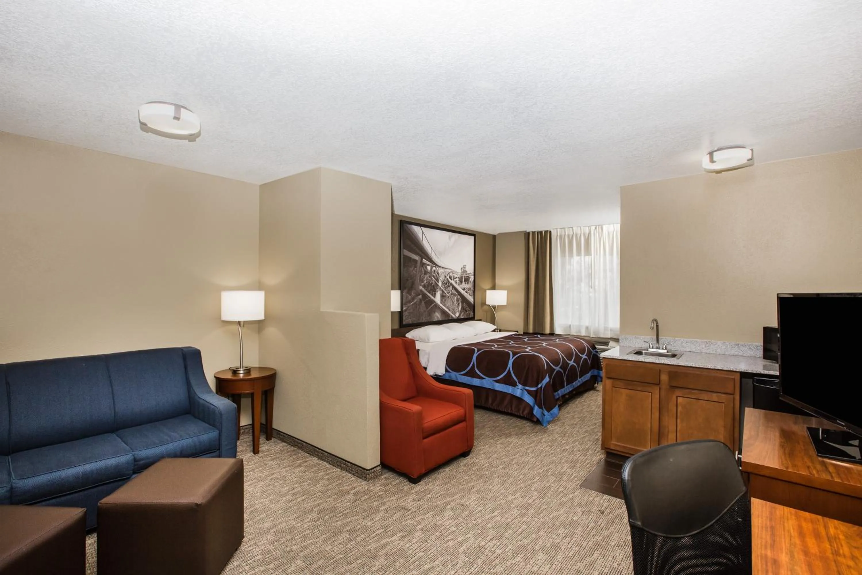 Photo of the whole room, Bed in Super 8 by Wyndham Altoona