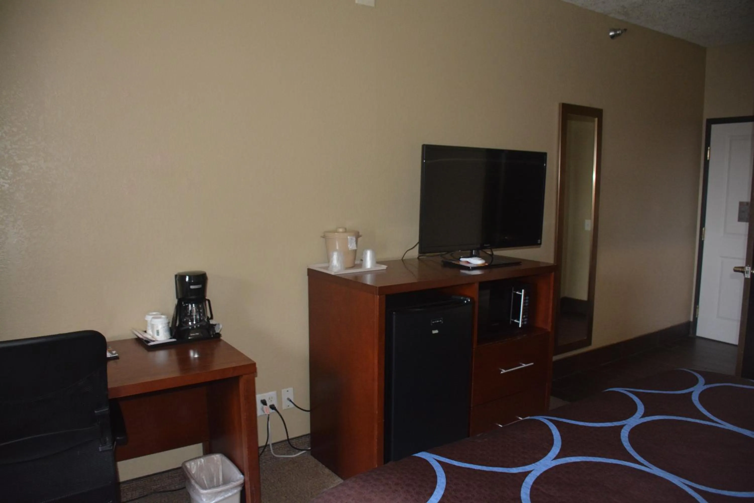 TV and multimedia in Super 8 by Wyndham Altoona