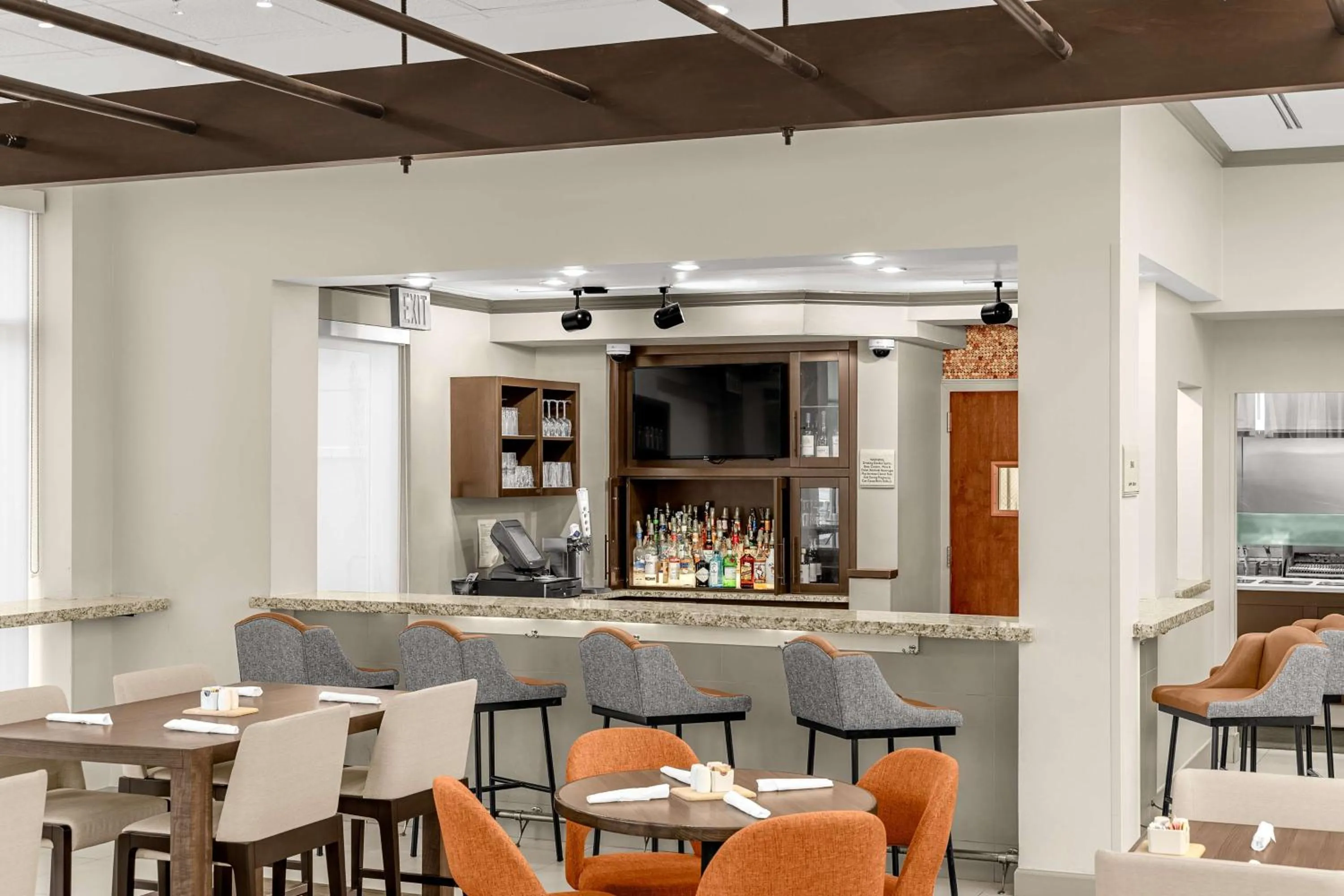 Lounge or bar in Hilton Garden Inn Raleigh Durham Airport