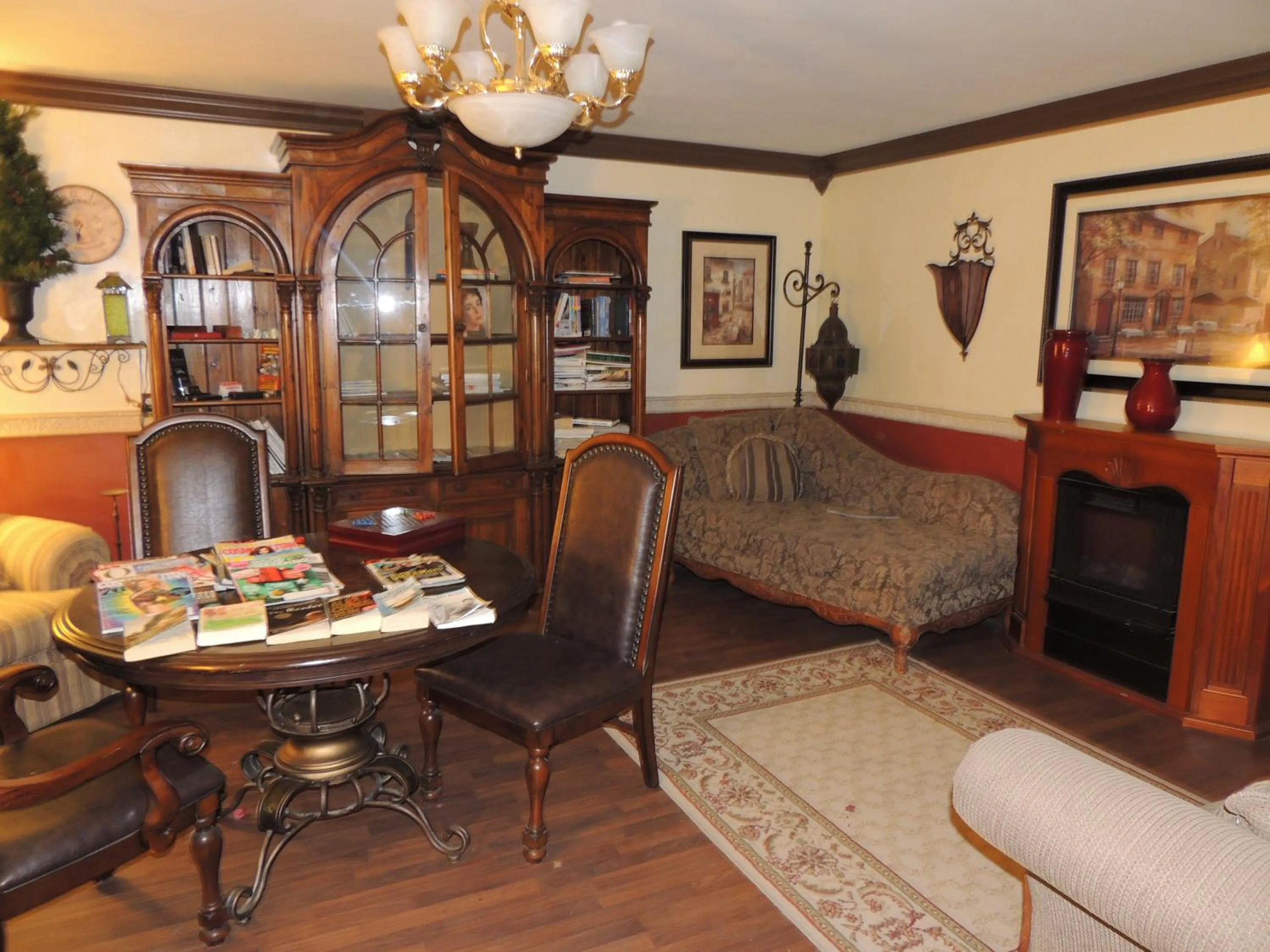 Library in Tuscan Springs Hotel & Spa