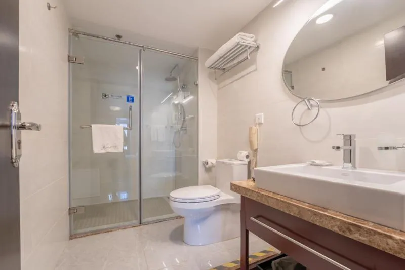 Budget Double Room in Qingdao Housing International Hotel