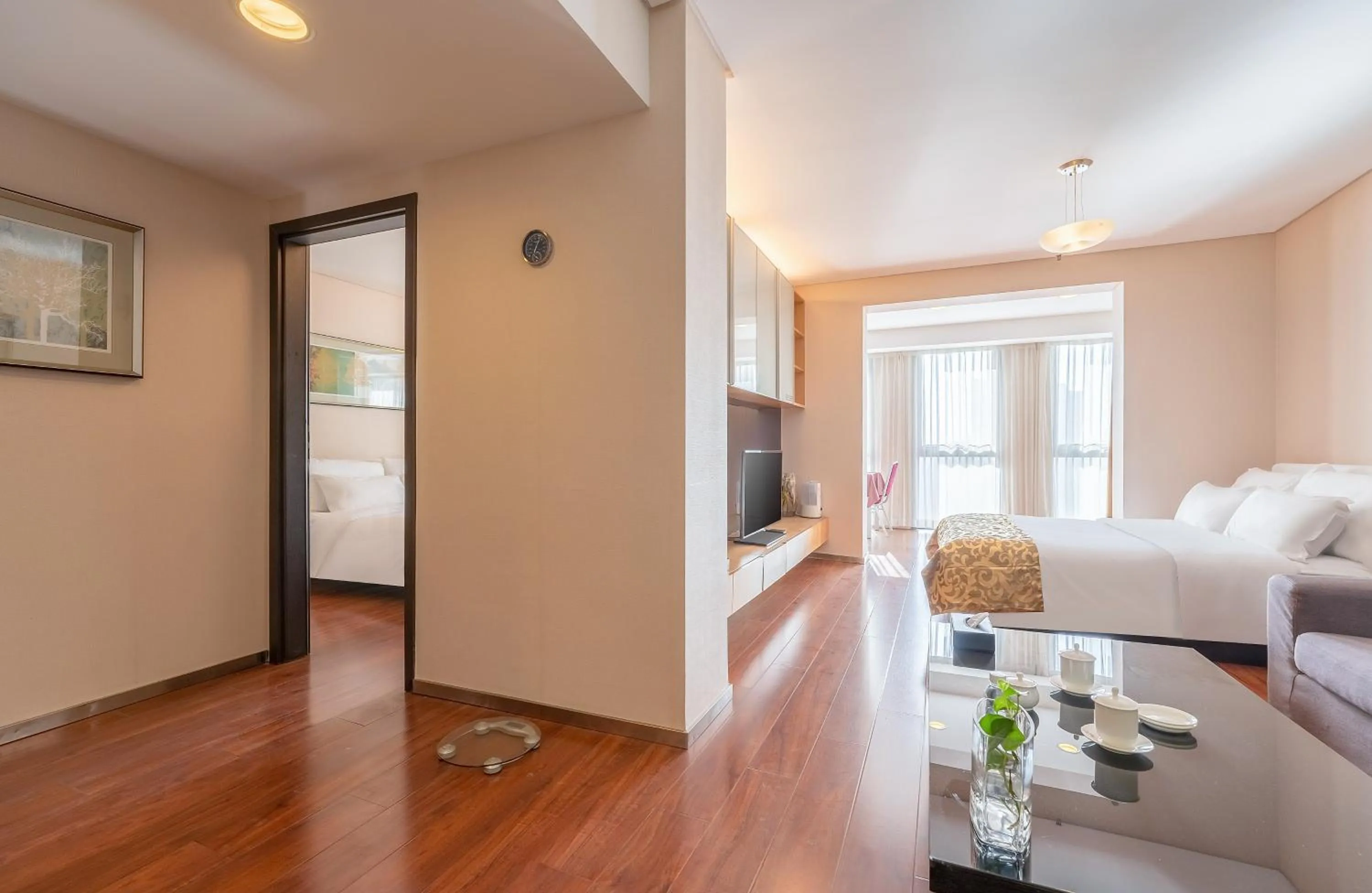 Photo of the whole room, Bed in Qingdao Housing International Hotel
