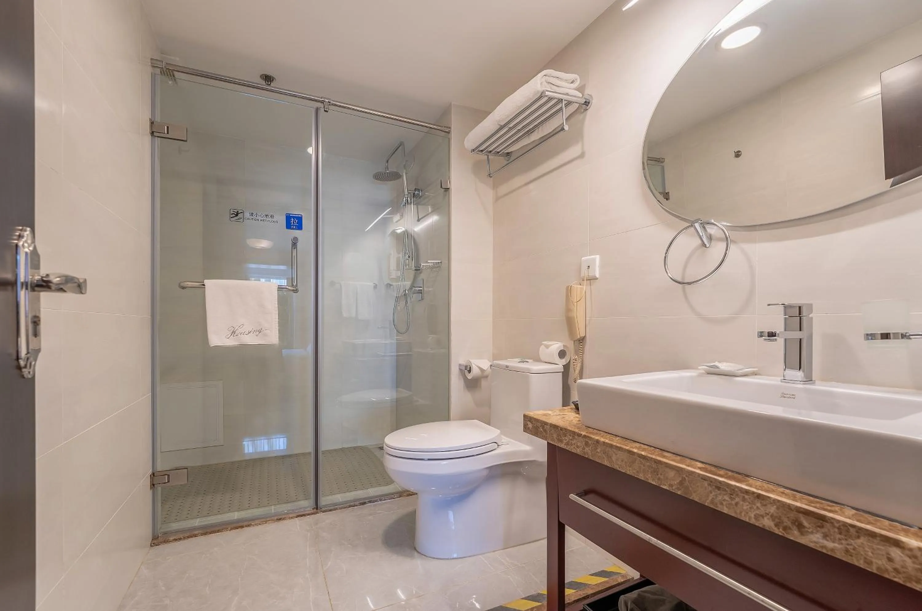 Toilet in Qingdao Housing International Hotel