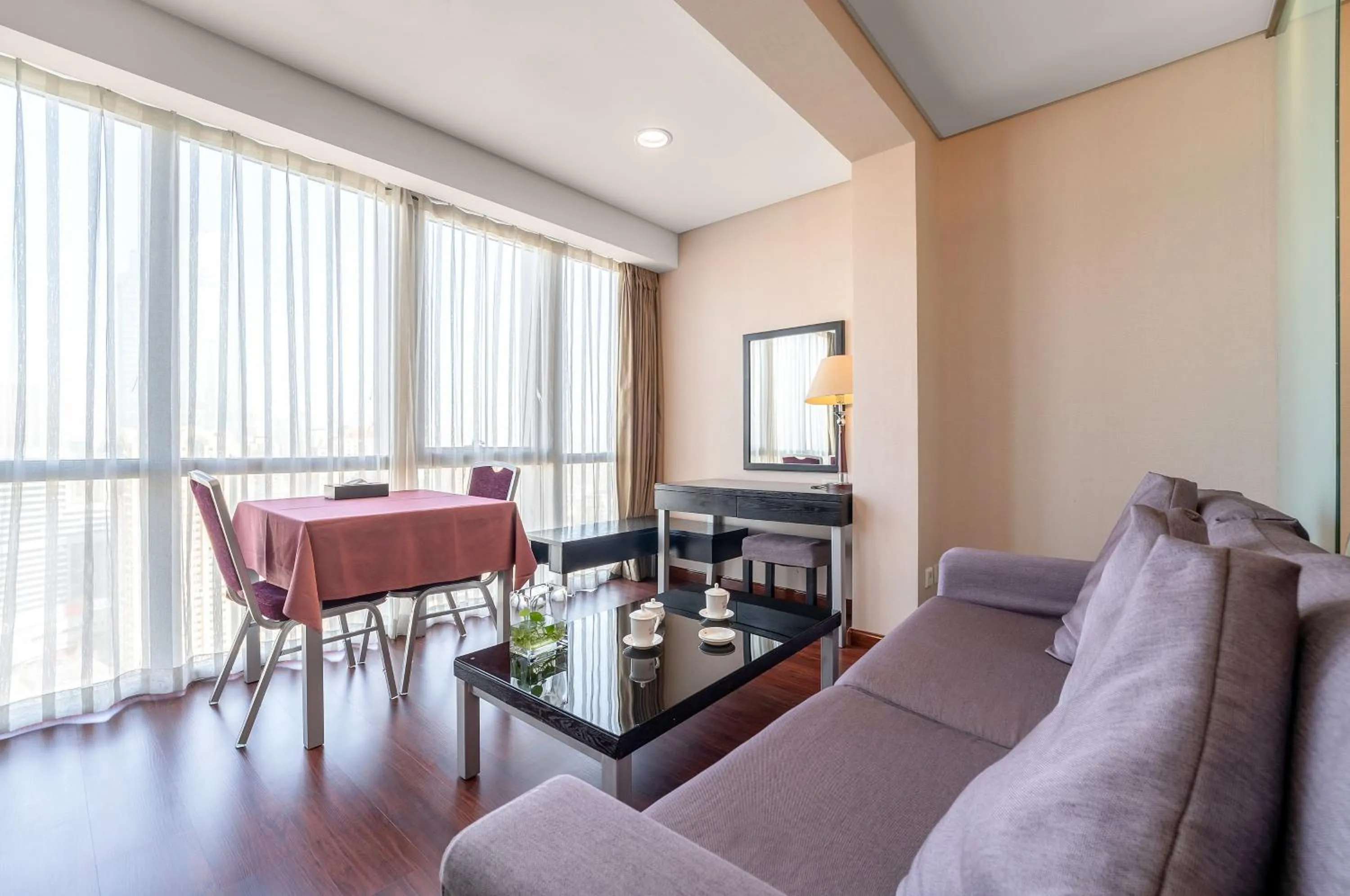 Seating area in Qingdao Housing International Hotel