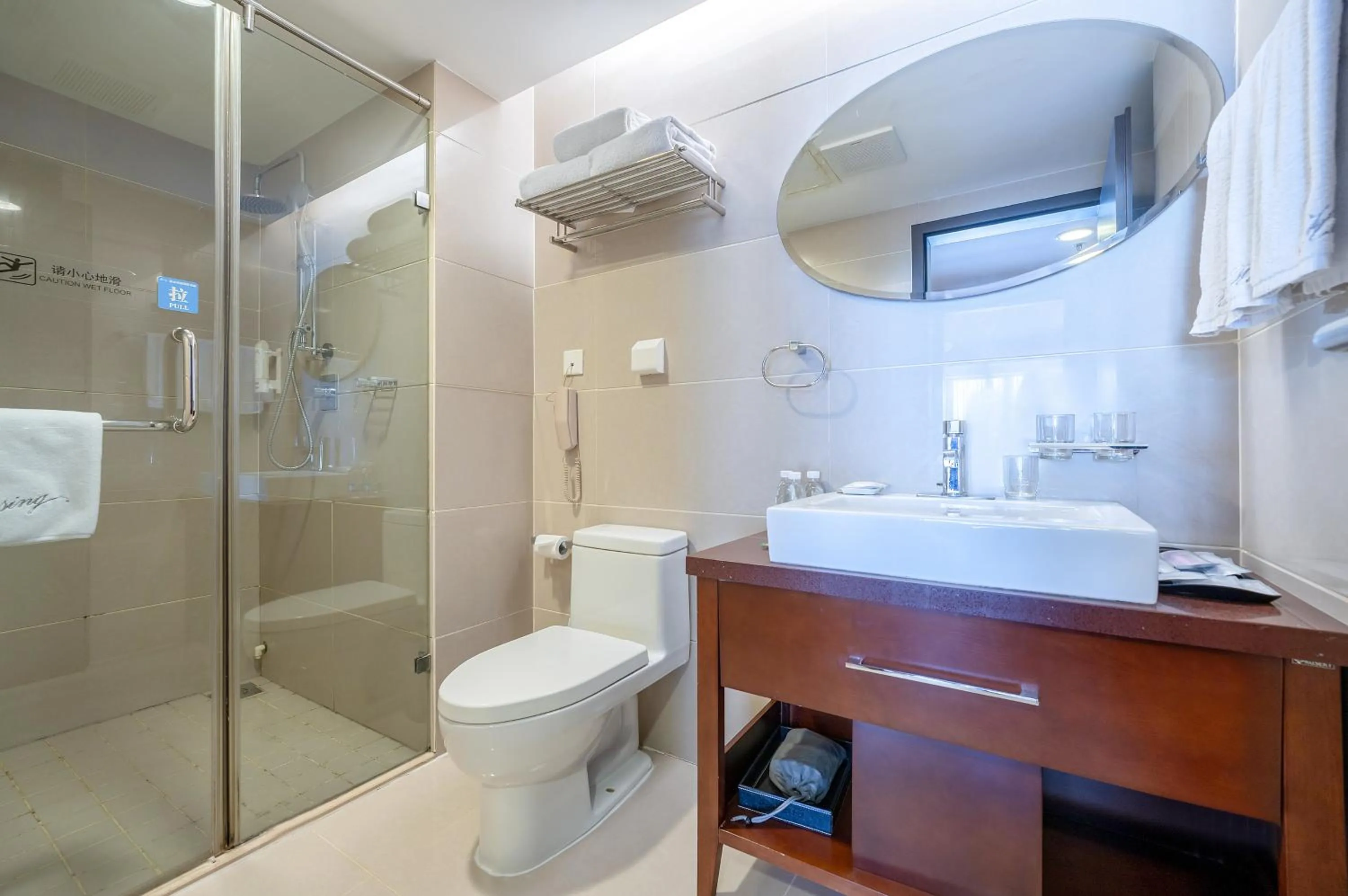 Toilet in Qingdao Housing International Hotel