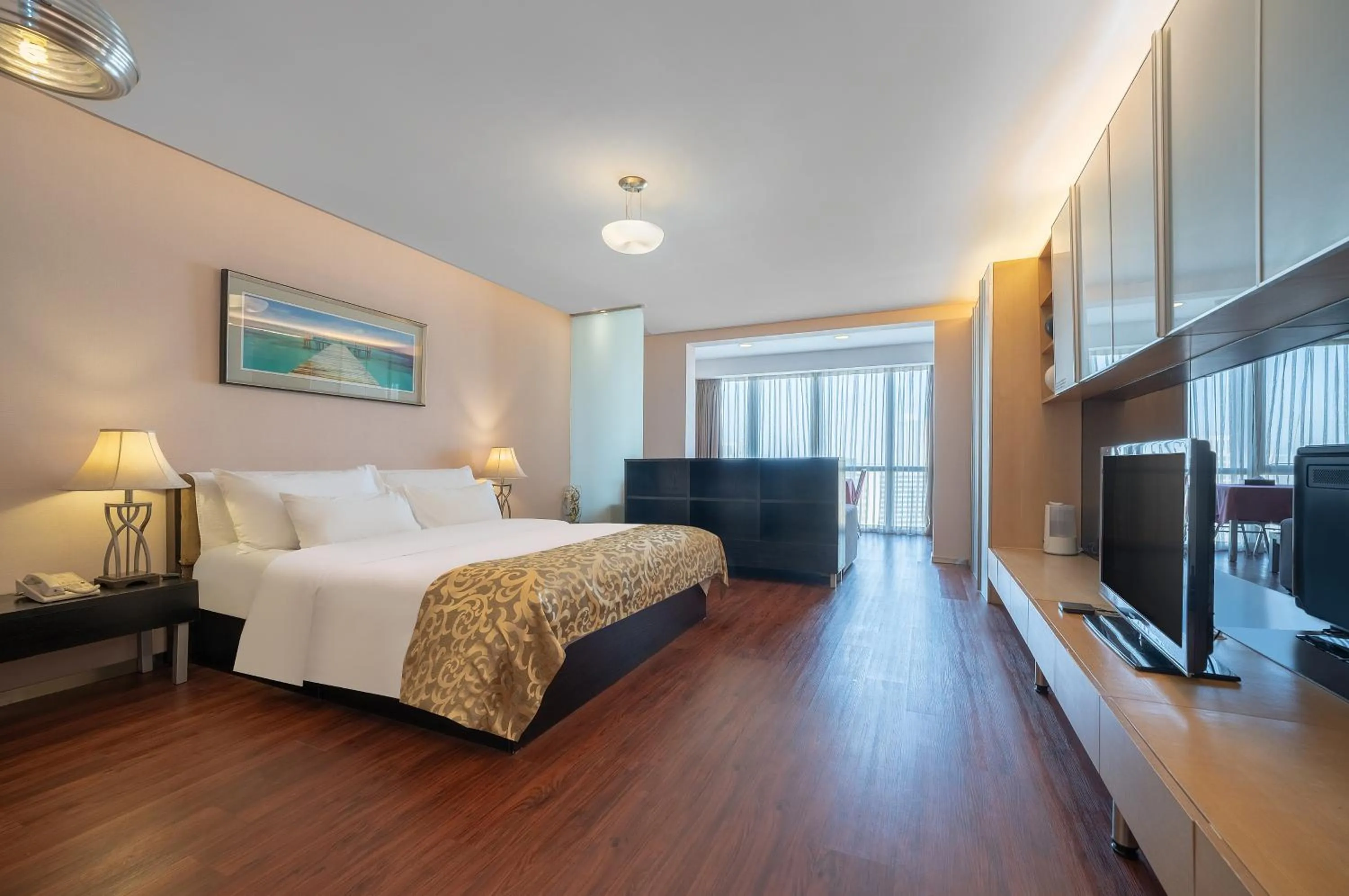 Photo of the whole room, Bed in Qingdao Housing International Hotel