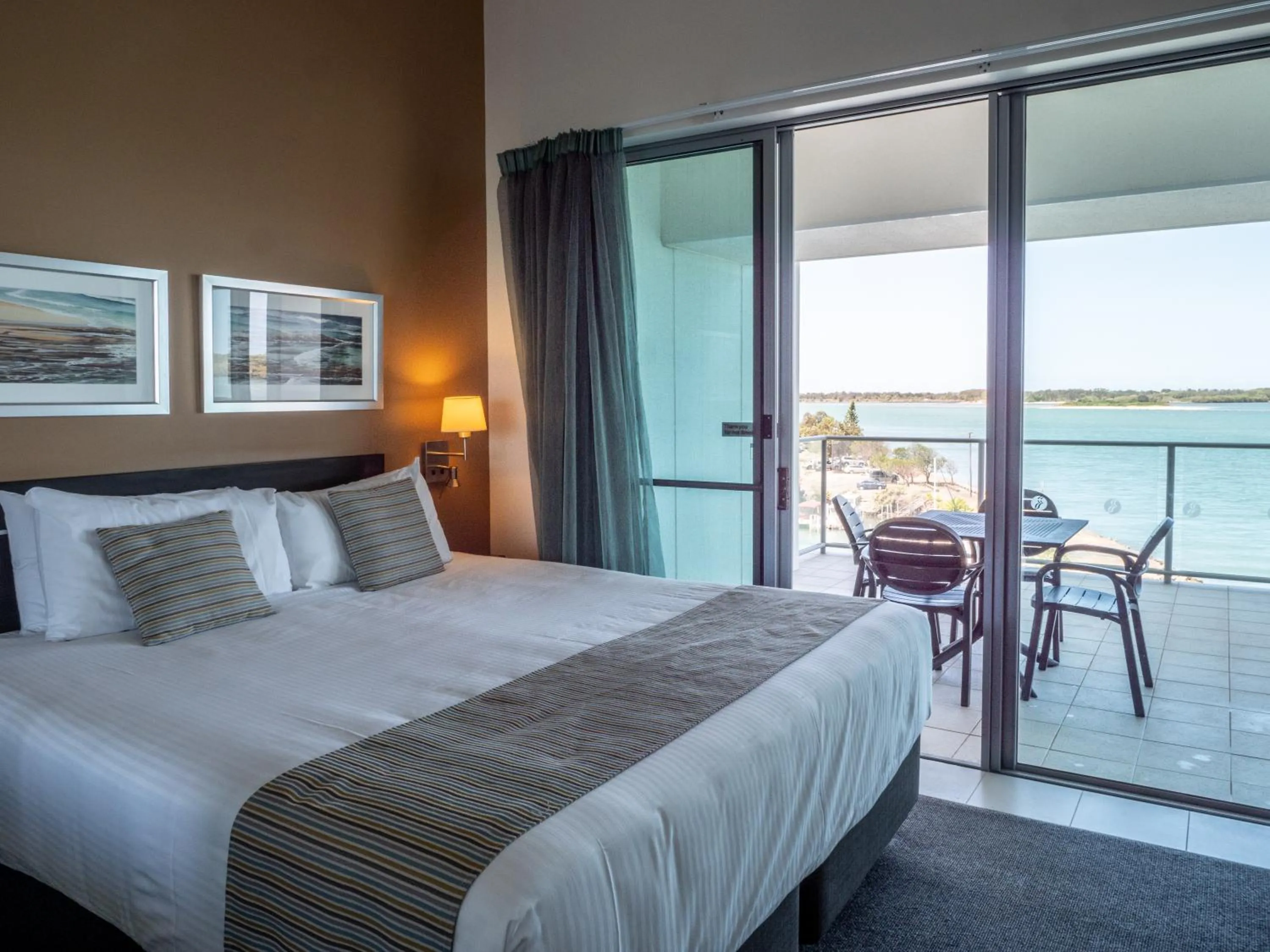 Bed in Ramada Hotel & Suites by Wyndham Ballina Byron