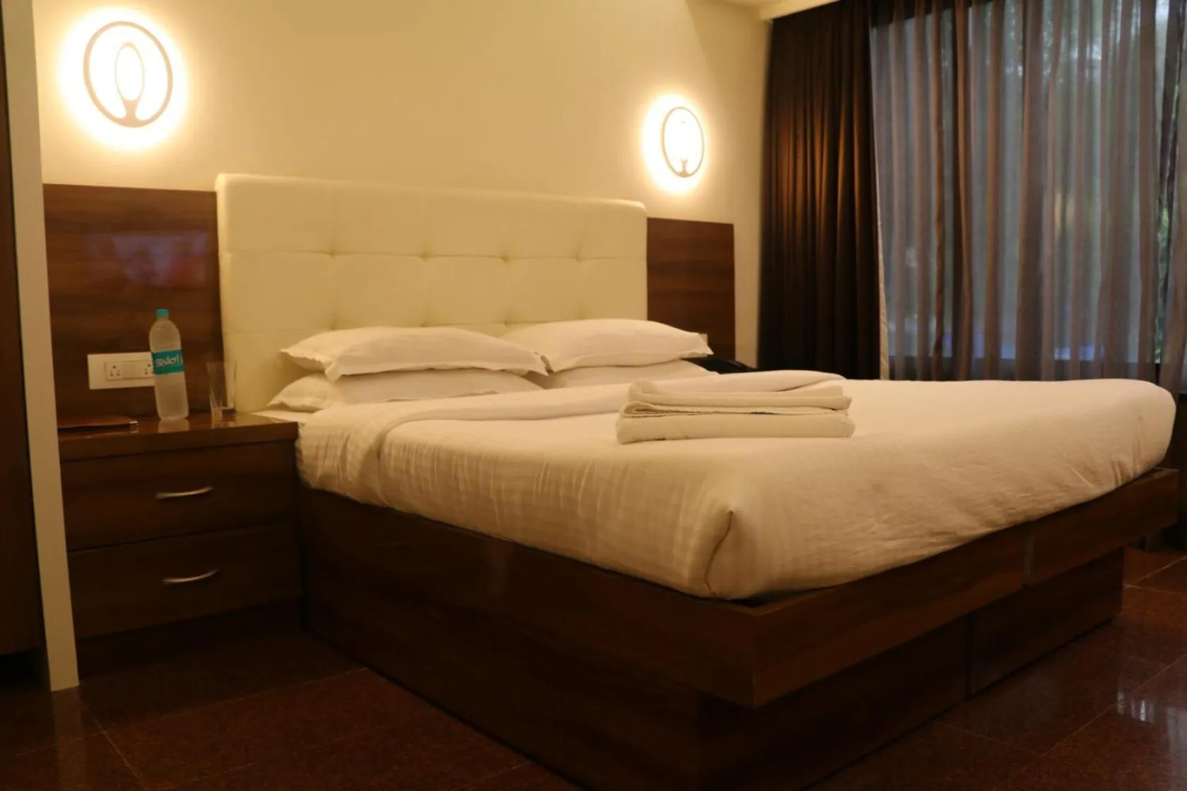 Bed in Hotel Milan International