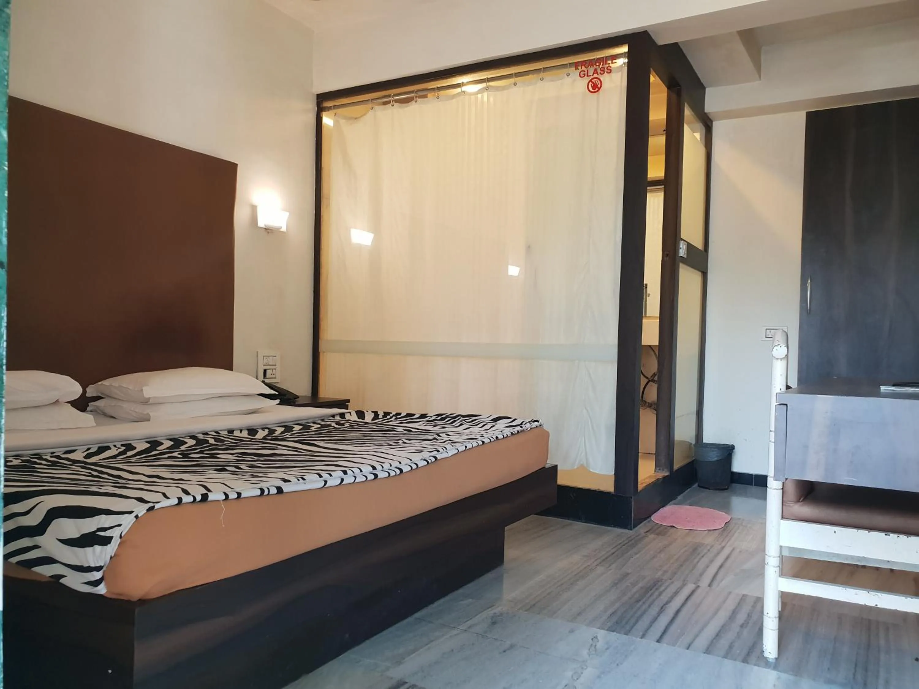 Bed in Hotel Milan International