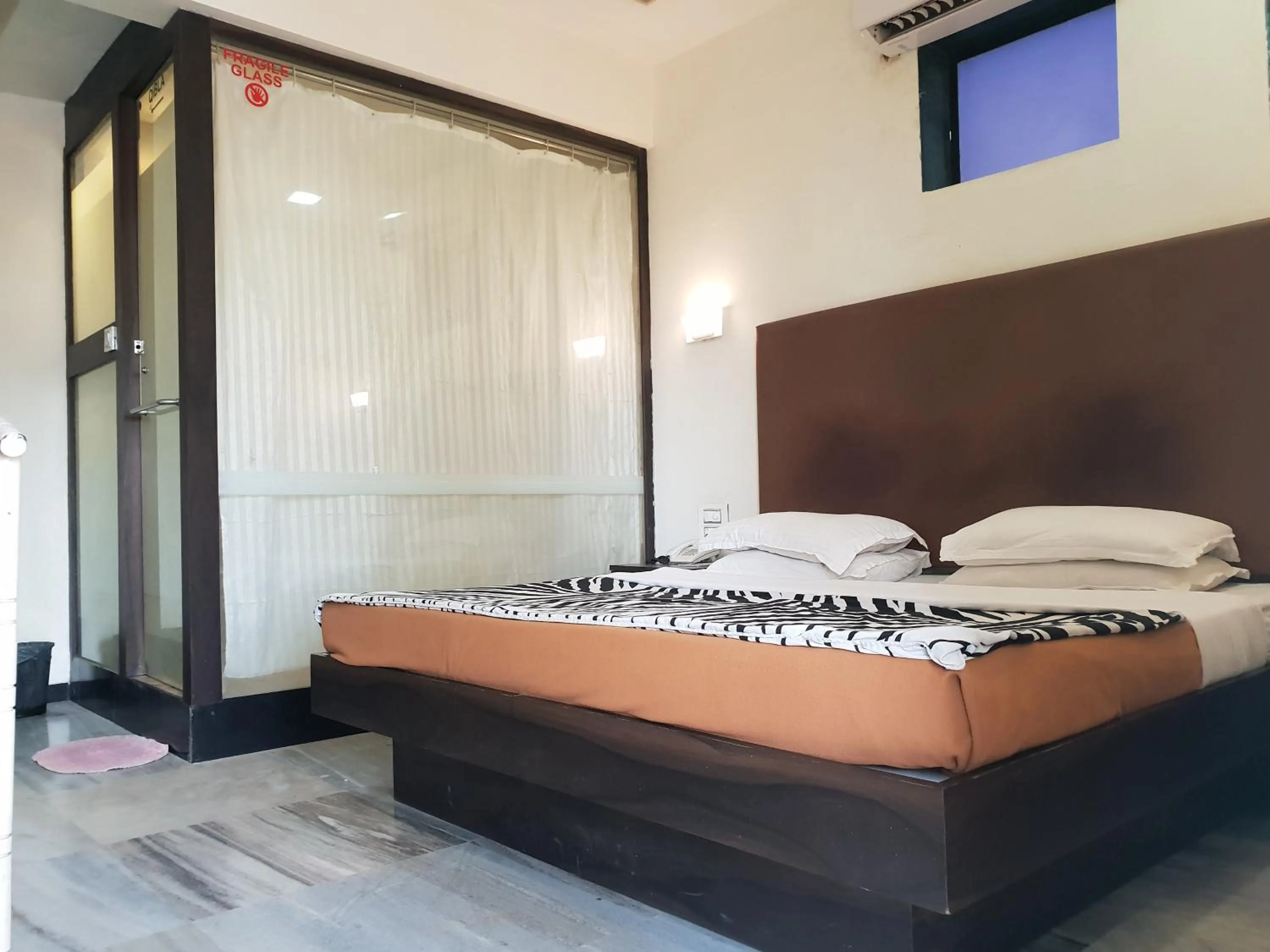 Bed in Hotel Milan International