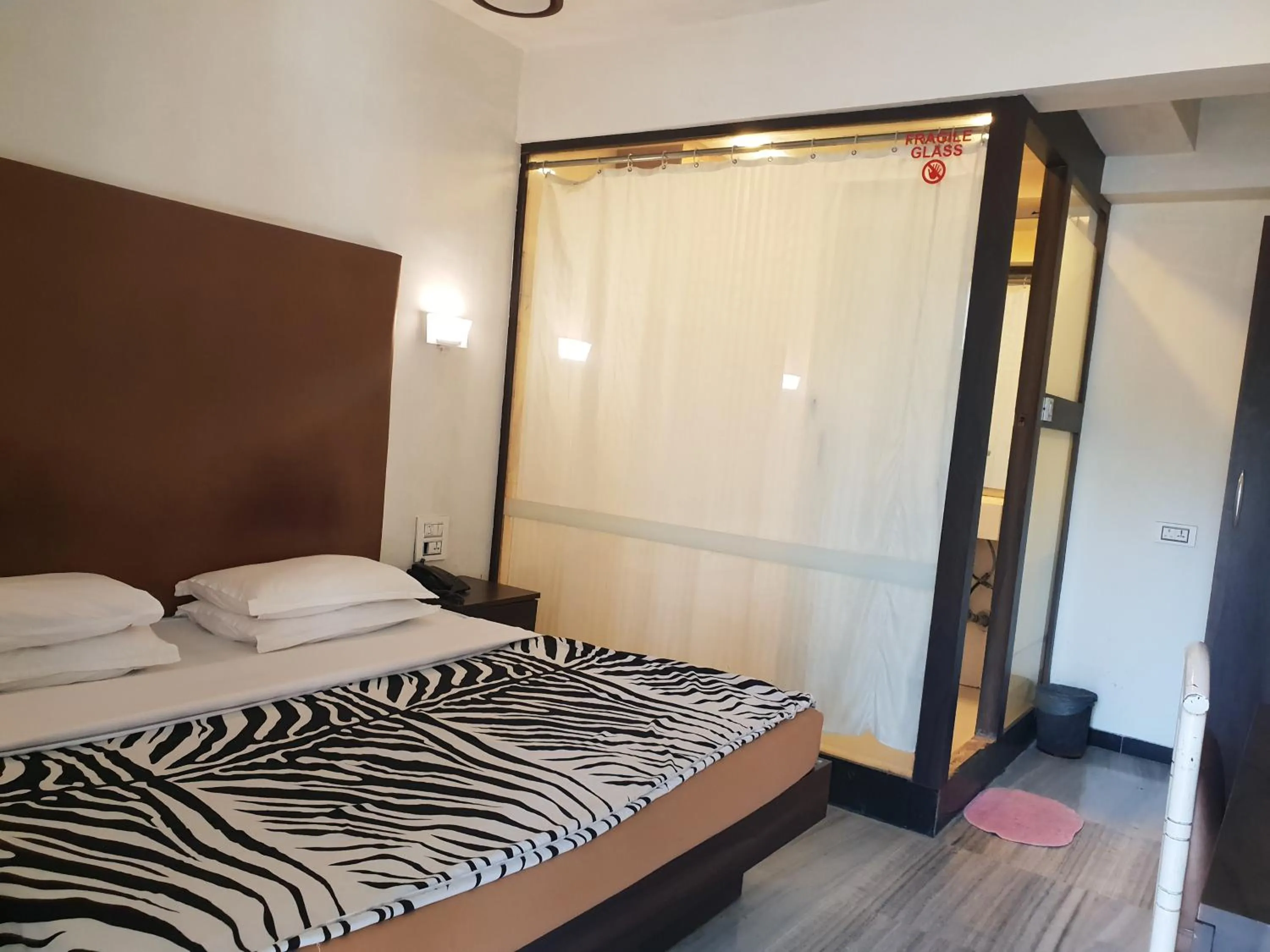 Bed in Hotel Milan International