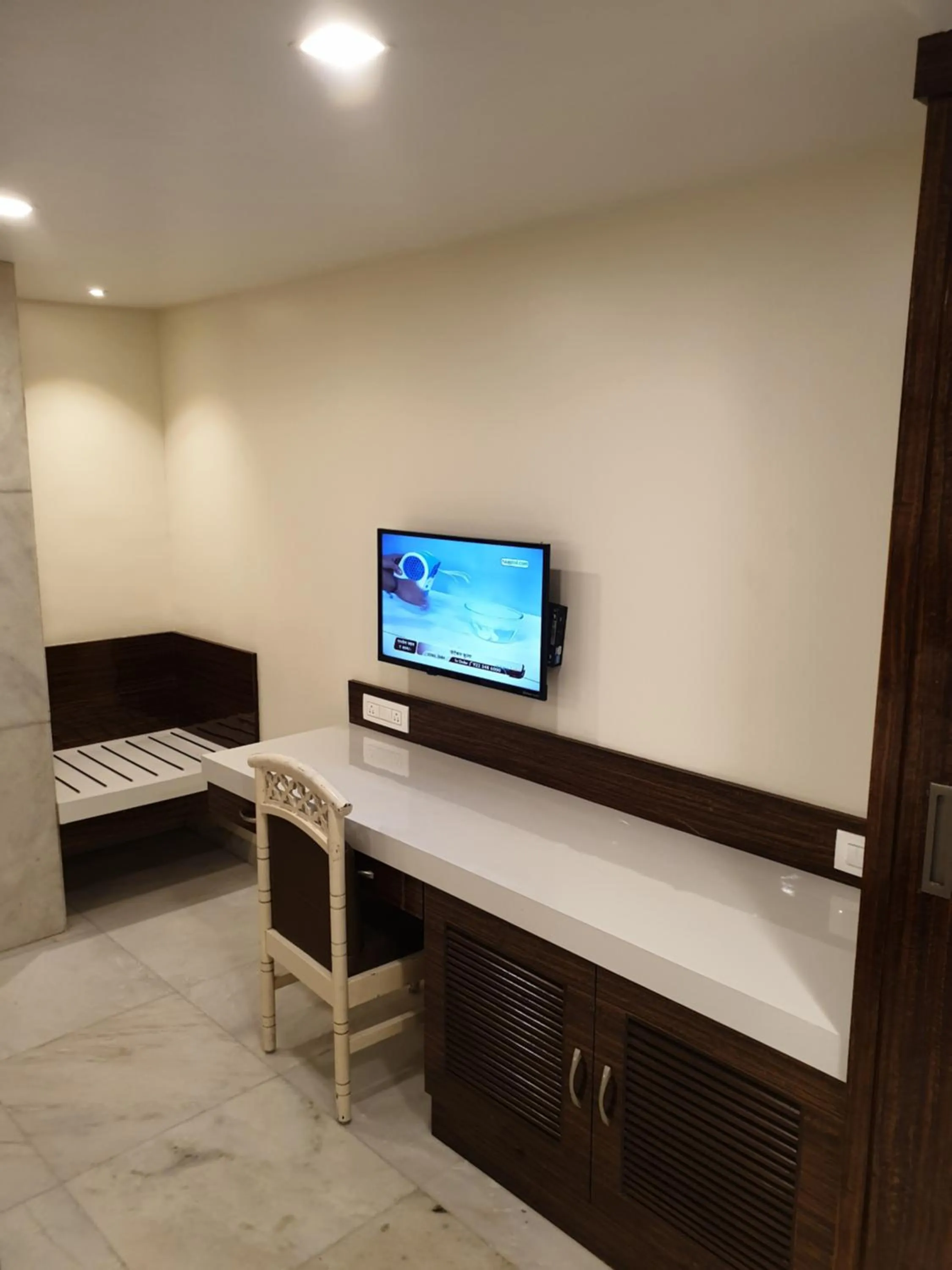 Bed in Hotel Milan International