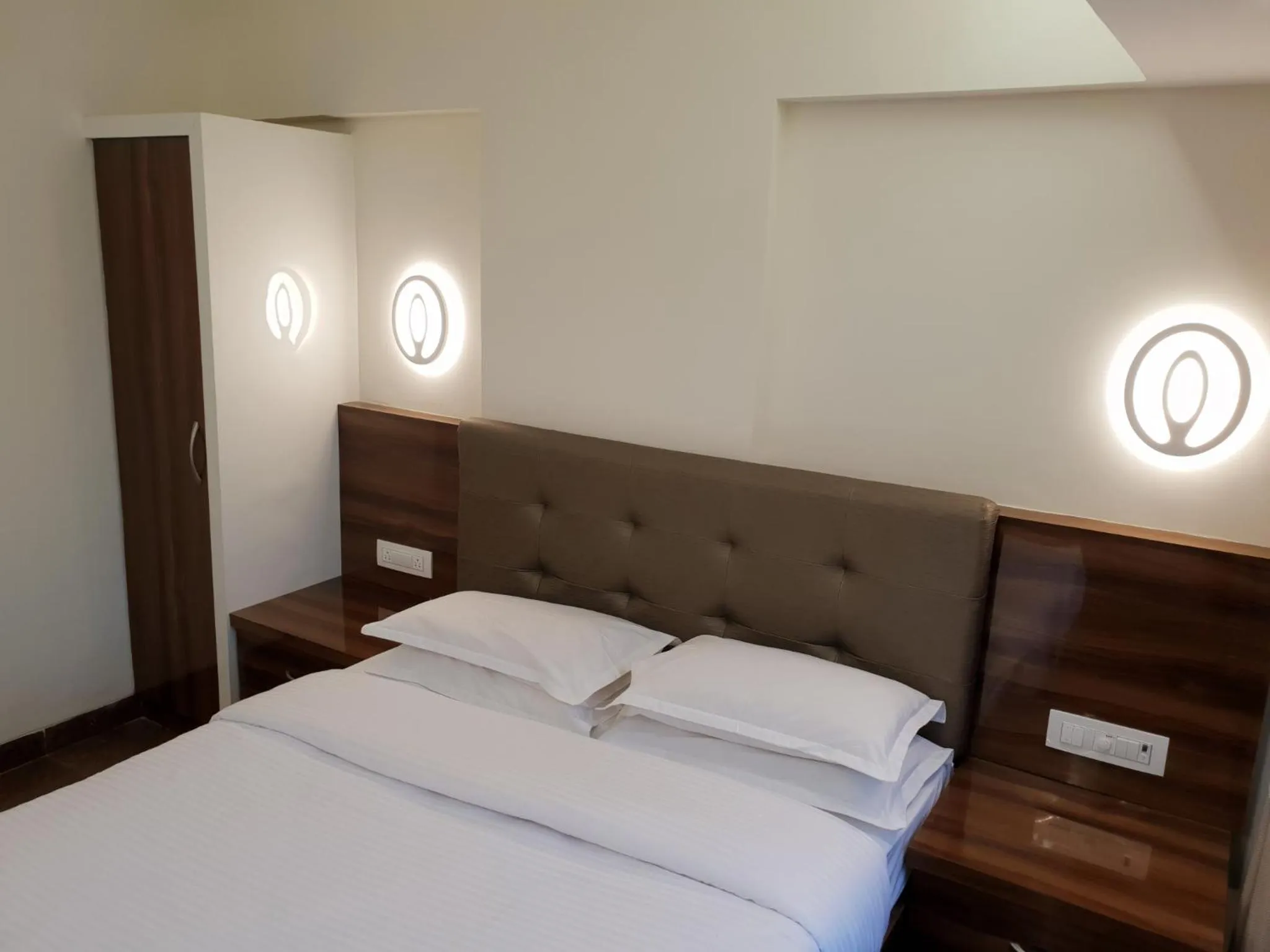 Bed in Hotel Milan International