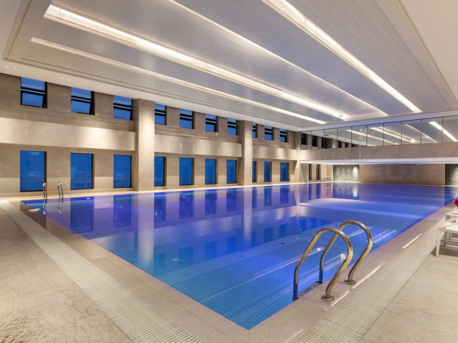 Swimming pool in Ramada Jinan