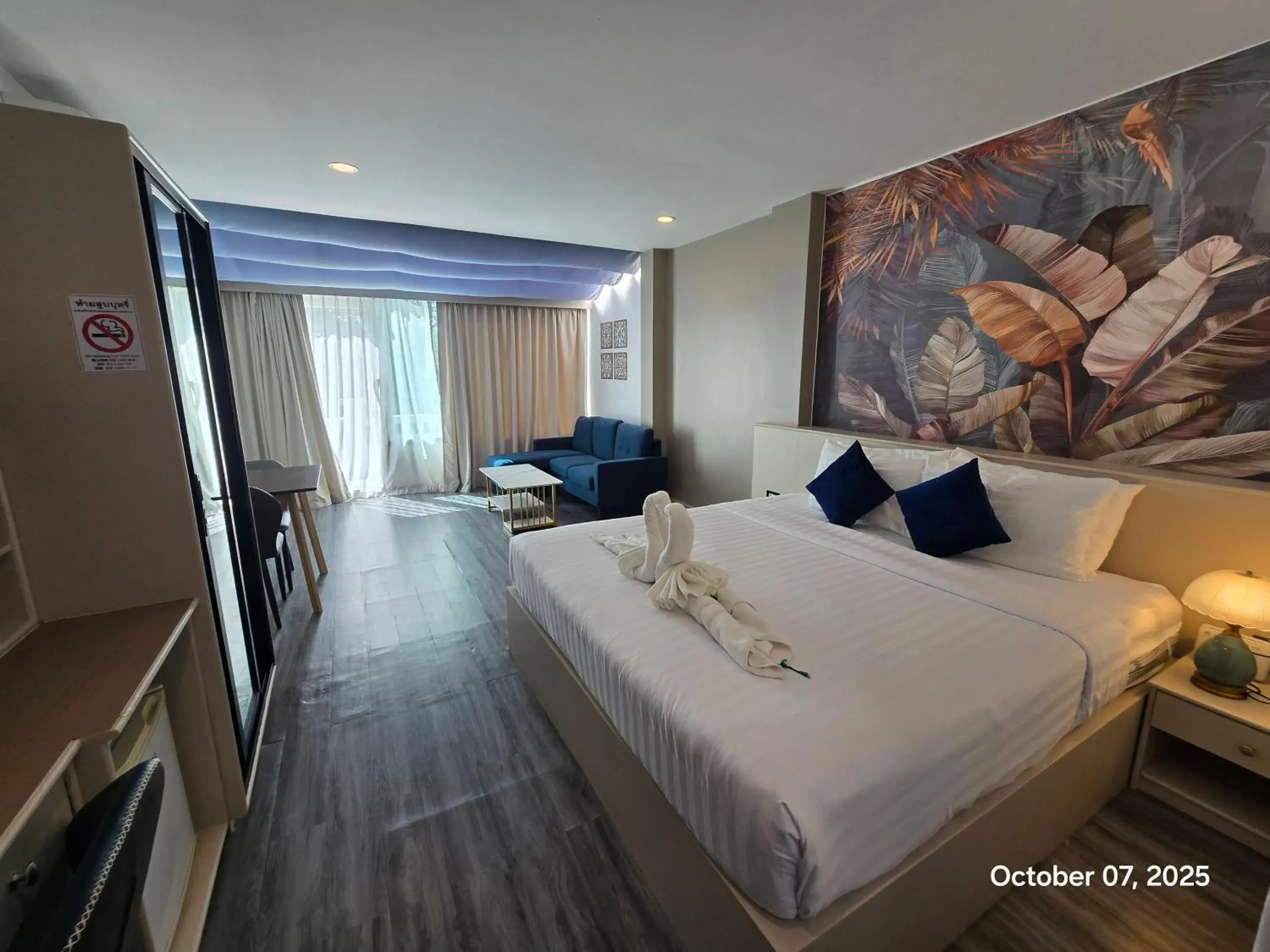 Junior Suite with Pool Access in Modern Living Residence Junior Suite with Pool Access in Modern Living Residence