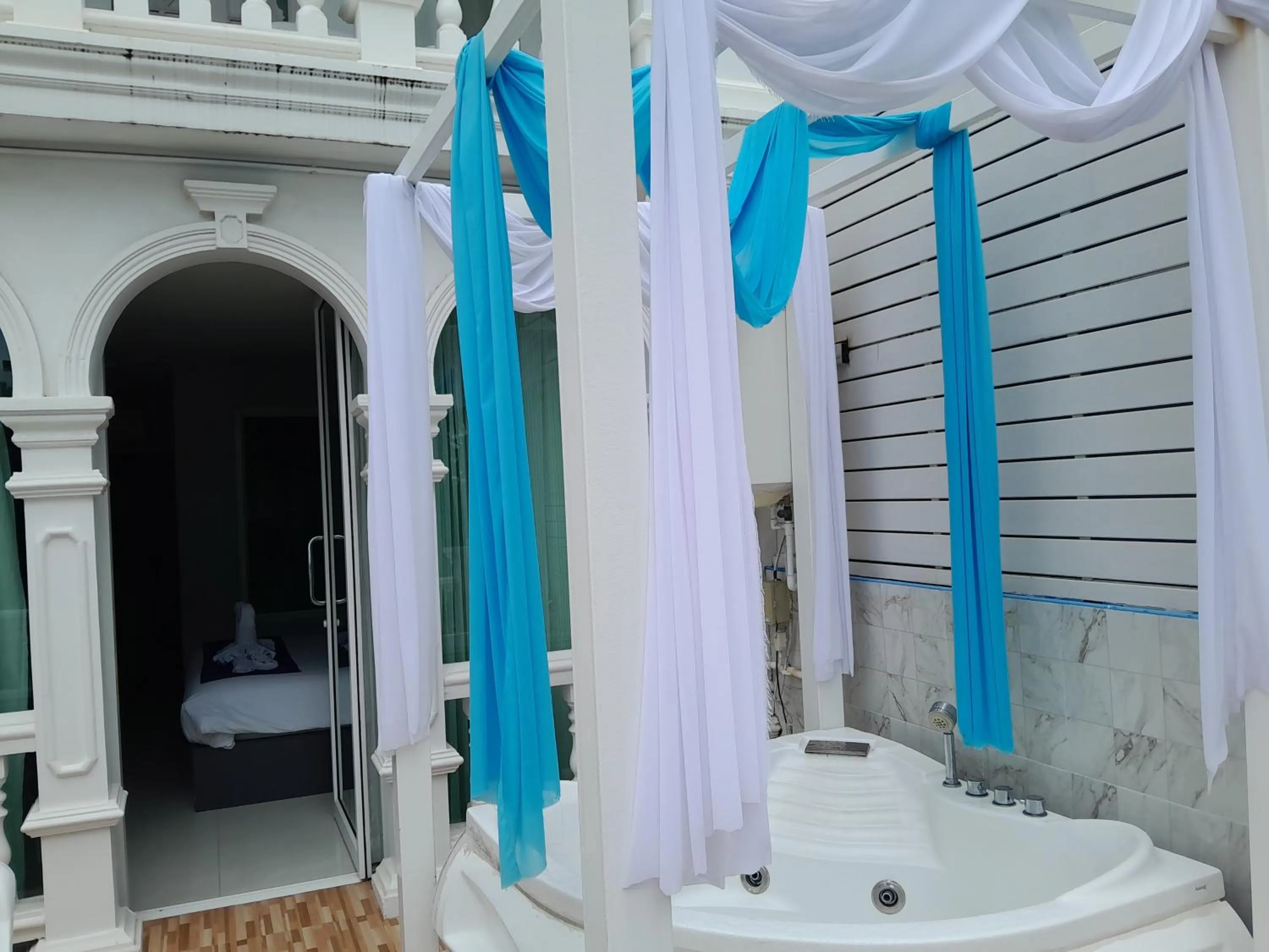 Area and facilities in Modern Living Residence