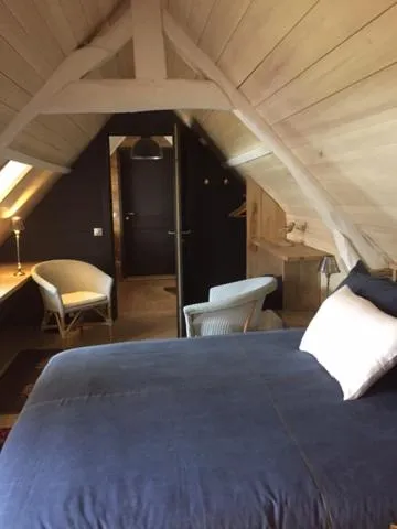 Shower, Bed in Côté Baie