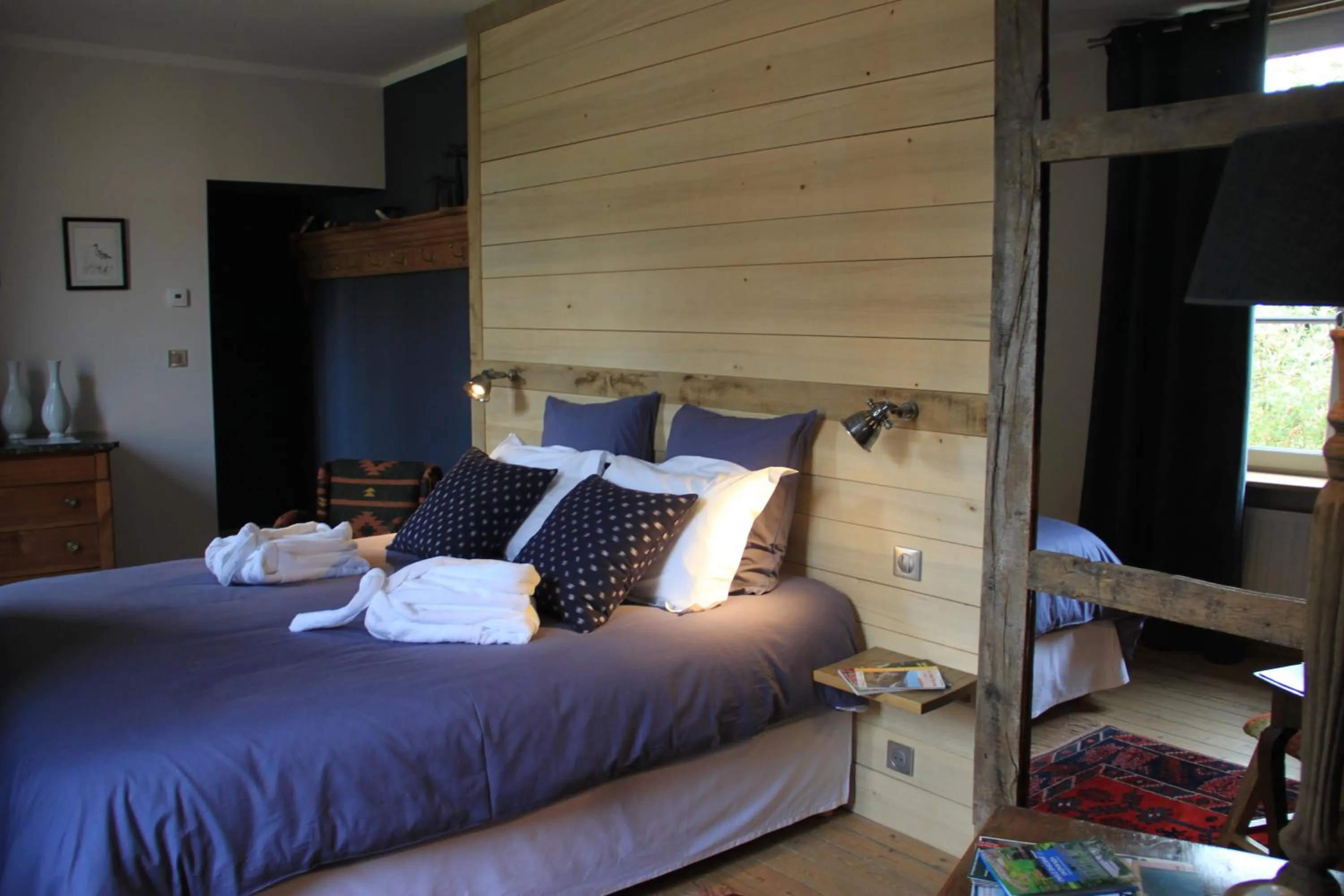 Shower, Bed in Côté Baie