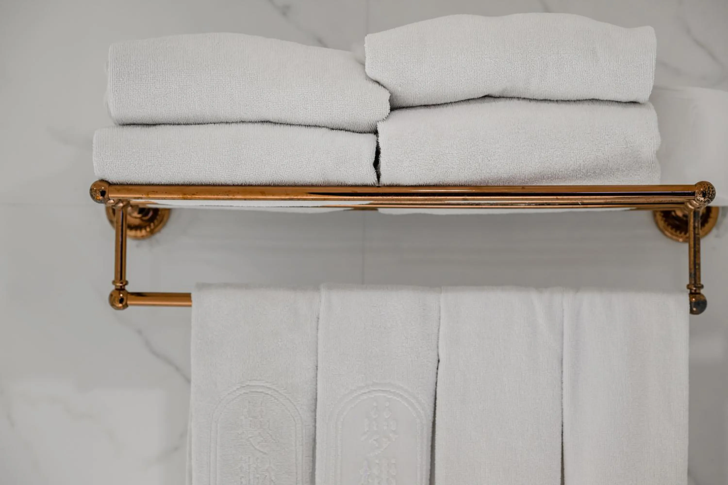 Shower, Bed in Dream Mansion Hotel