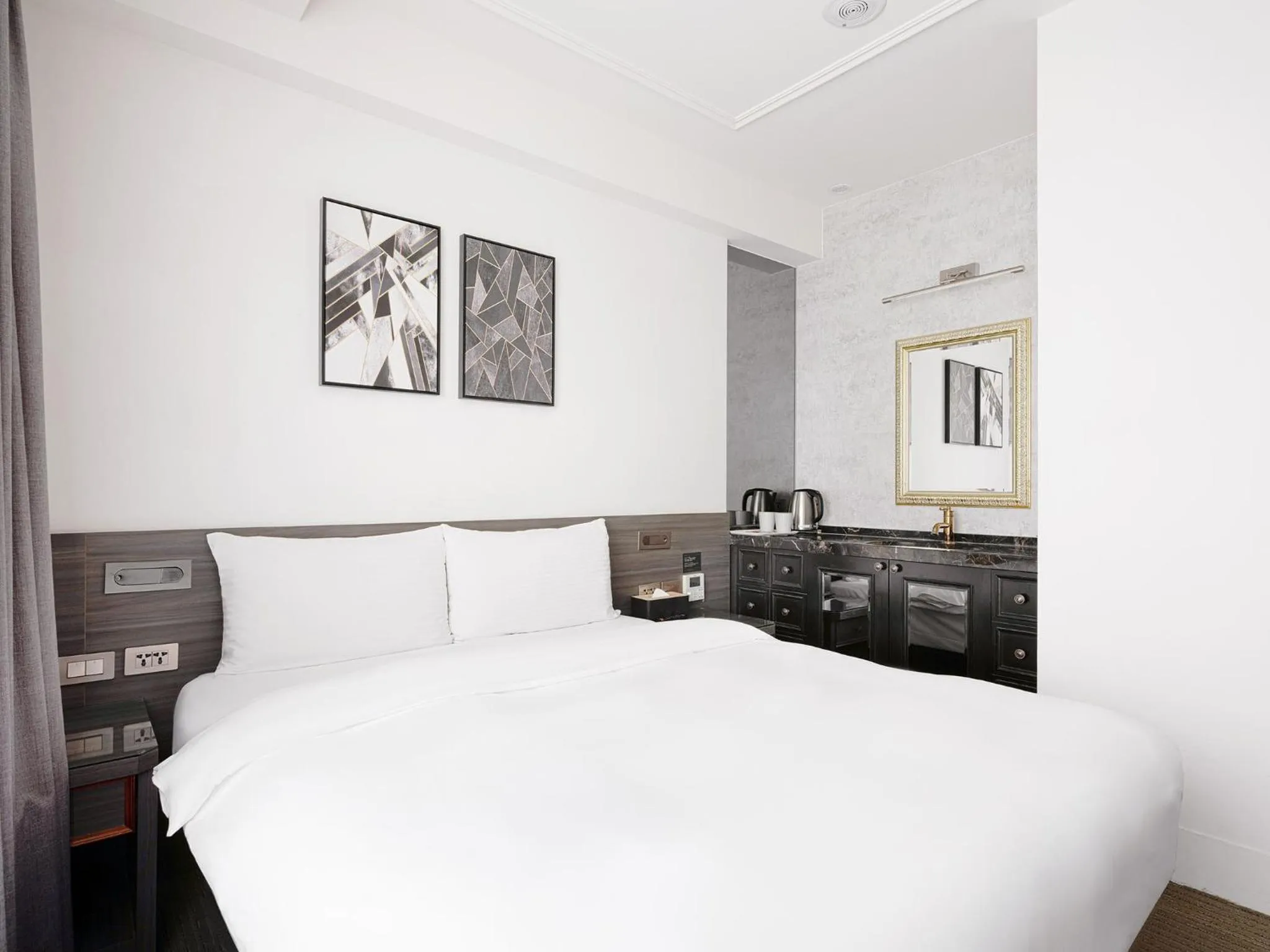 Photo of the whole room, Bed in Dream Mansion Hotel