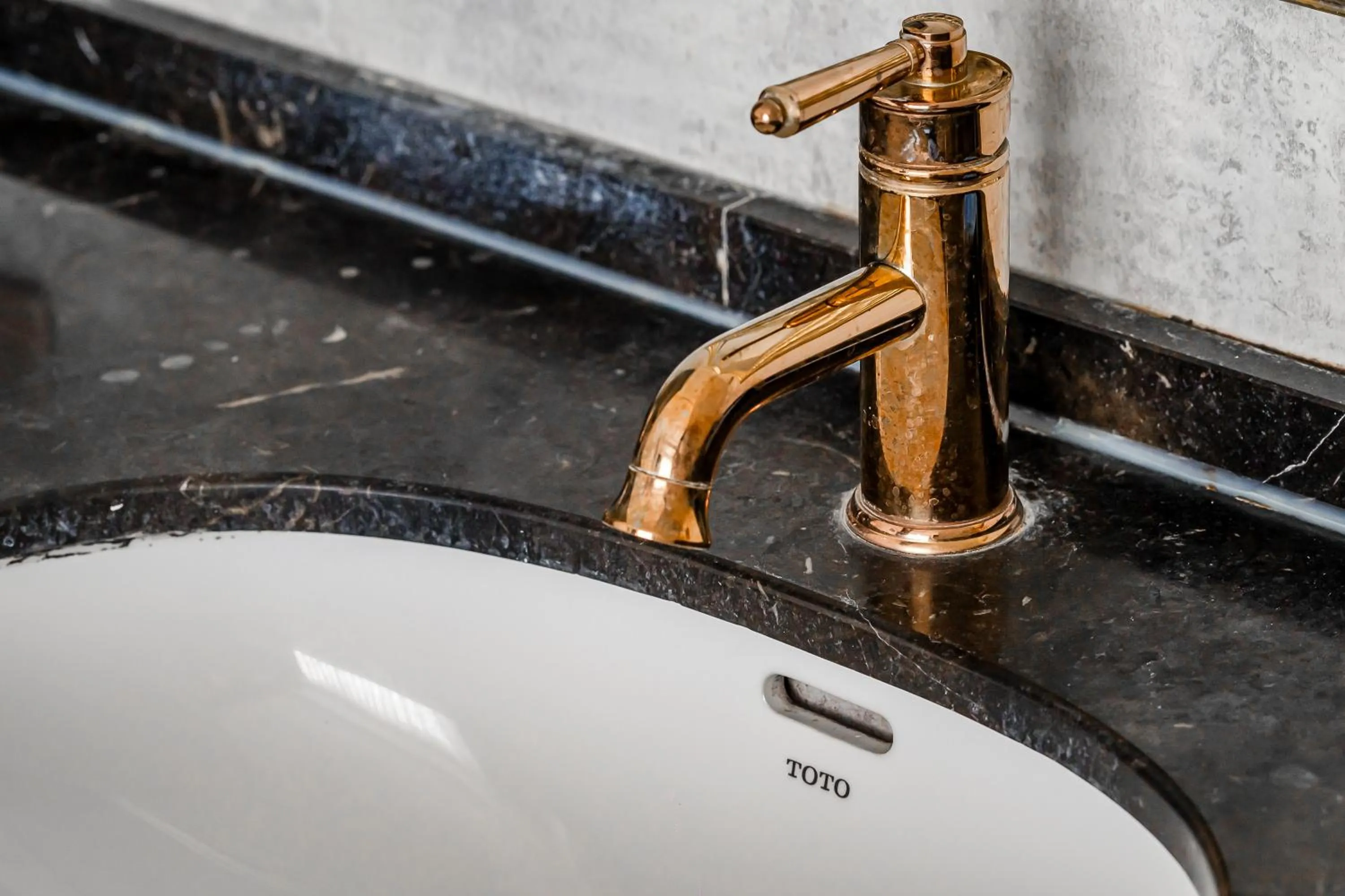 Shower in Dream Mansion Hotel