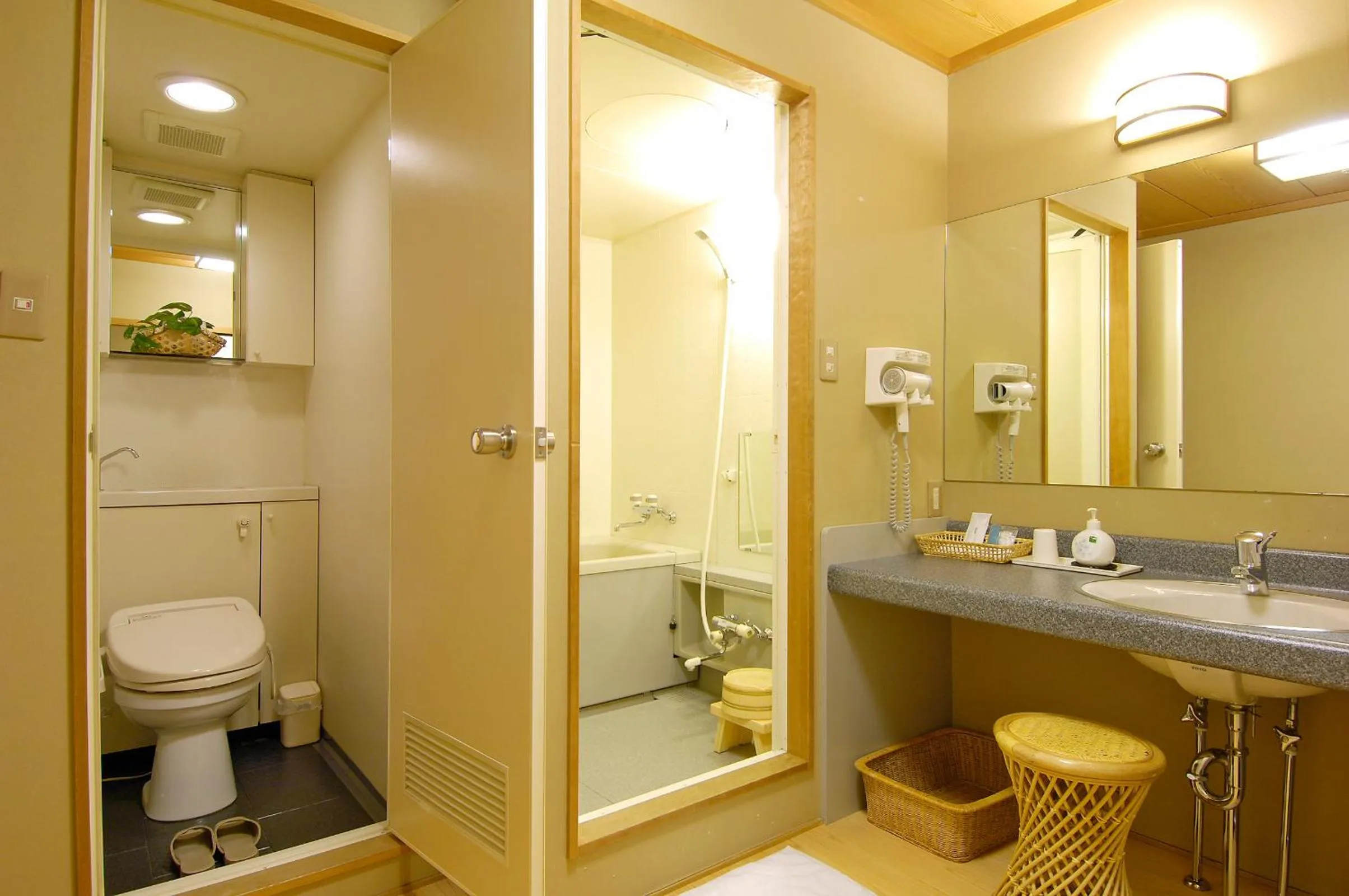 Bathroom in Gion Ryokan Karaku