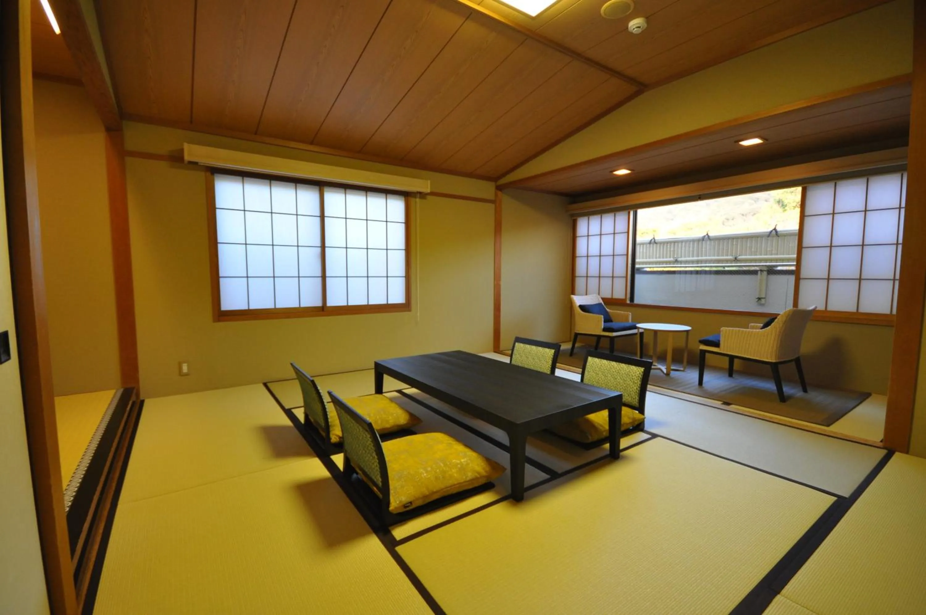 Photo of the whole room in Gion Ryokan Karaku
